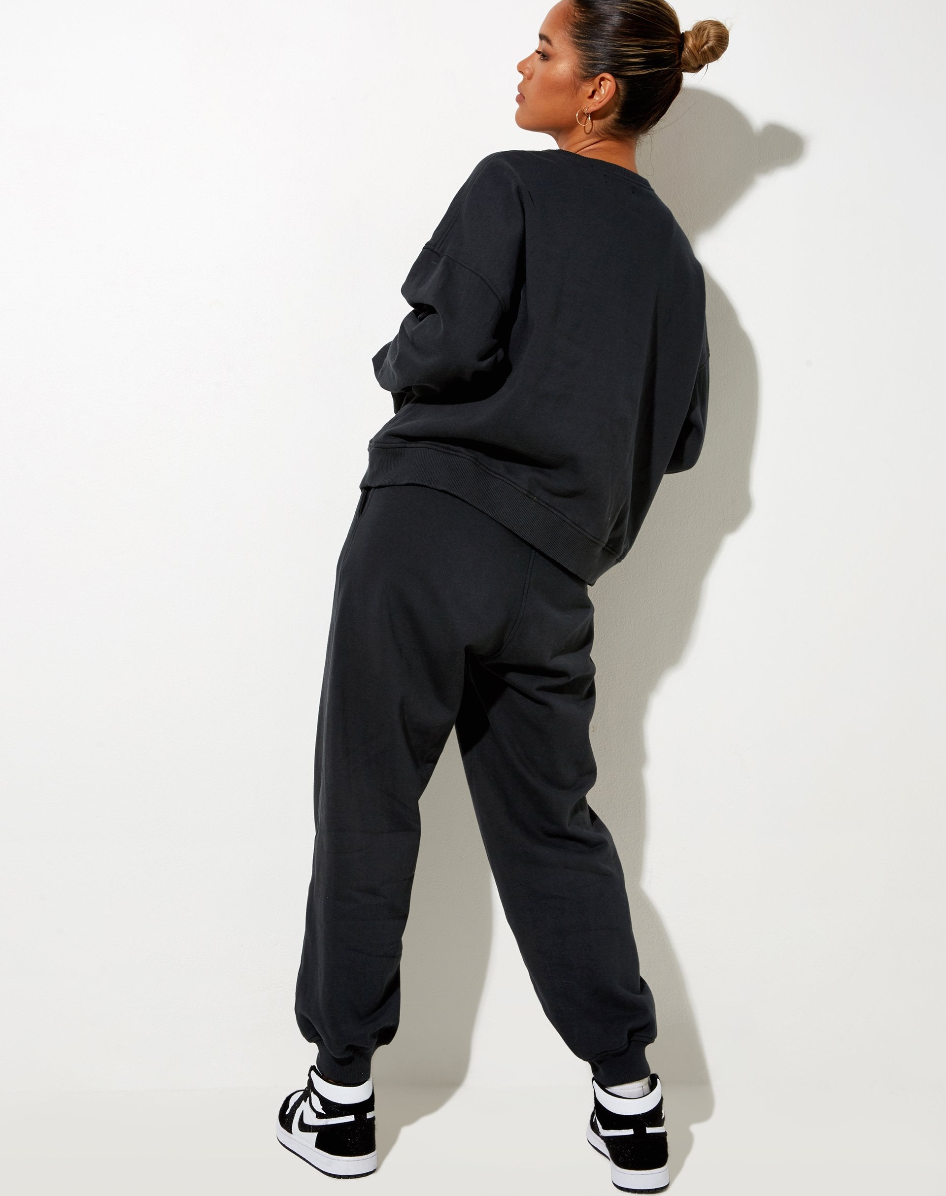 Imagen de sudadera Ted en negro vintage Bittersweet