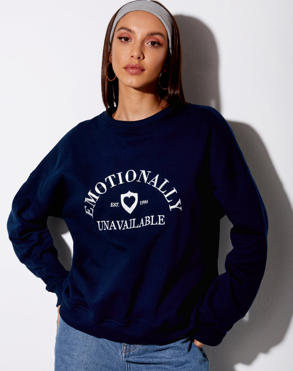 Sudadera Ted 'Emotionally Unavailable' en azul marino