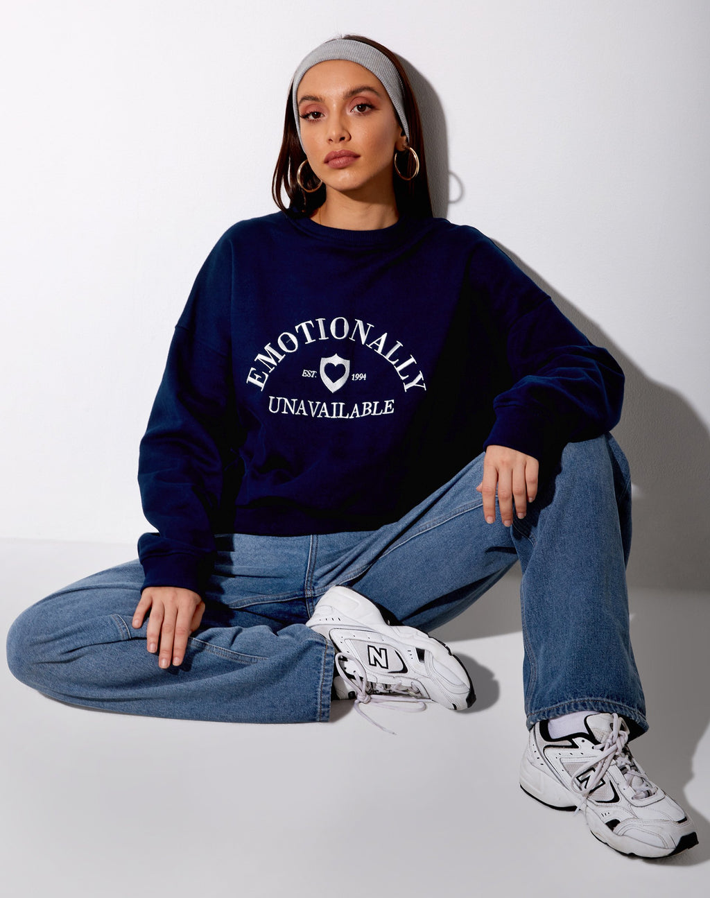 Sudadera Ted 'Emotionally Unavailable' en azul marino