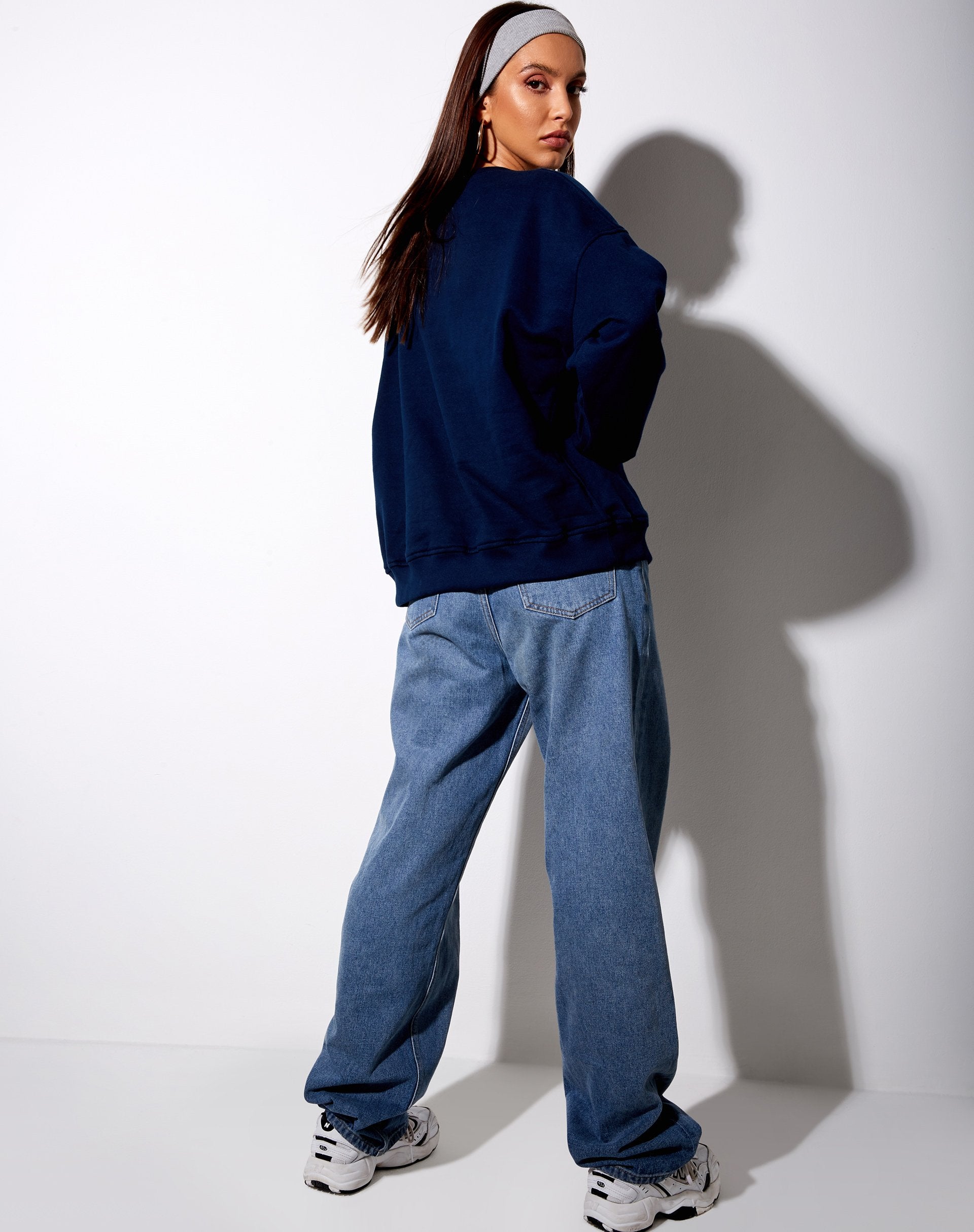 Imagen de sudadera Ted en azul marino Emotionally Unavailable