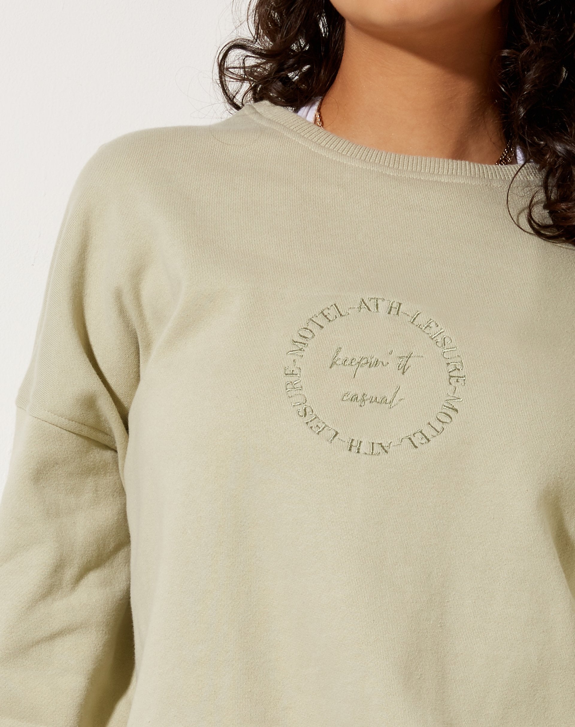 Imagen de sudadera Ted en verde pastel Keepin It Casual