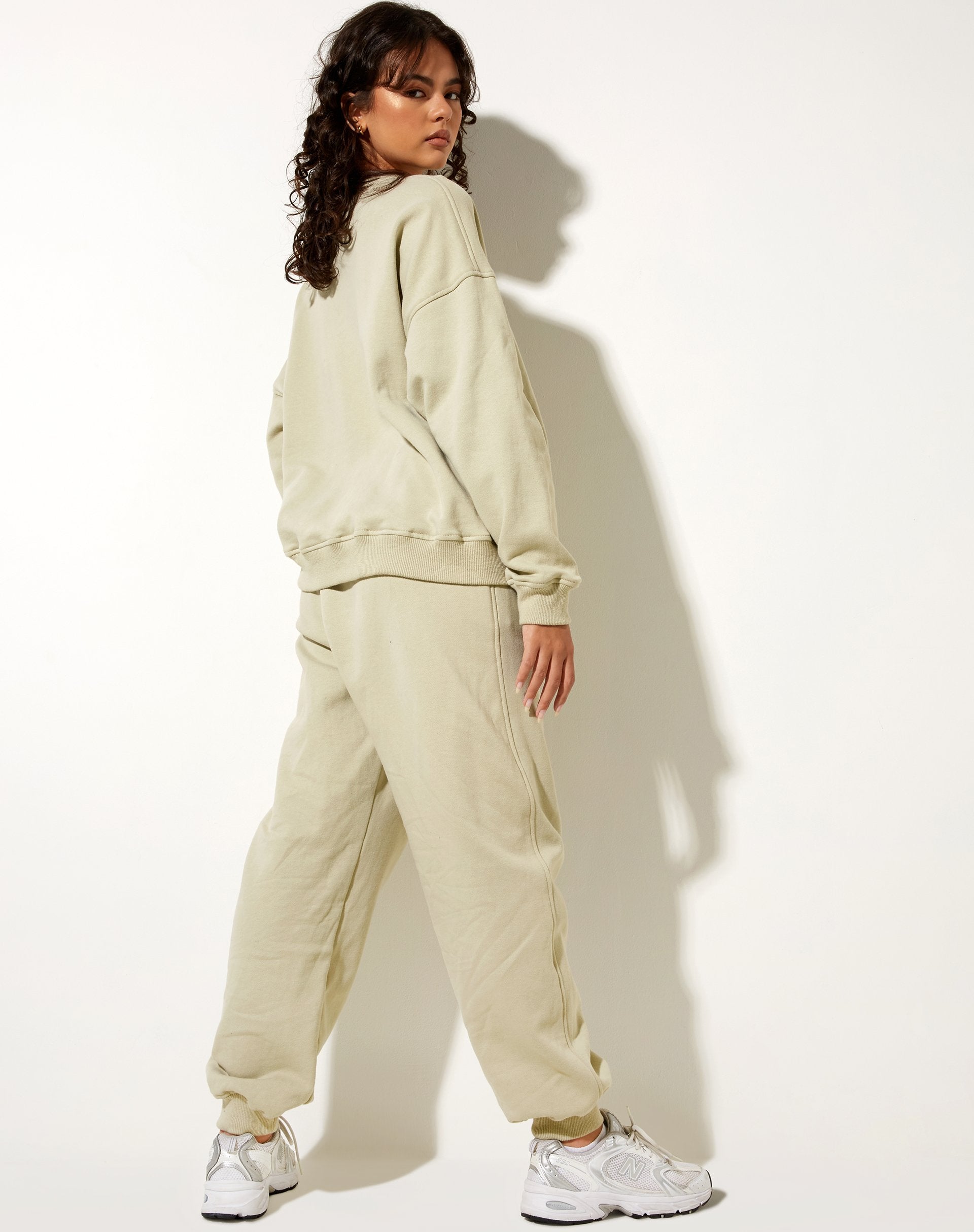 Imagen de sudadera Ted en verde pastel Keepin It Casual