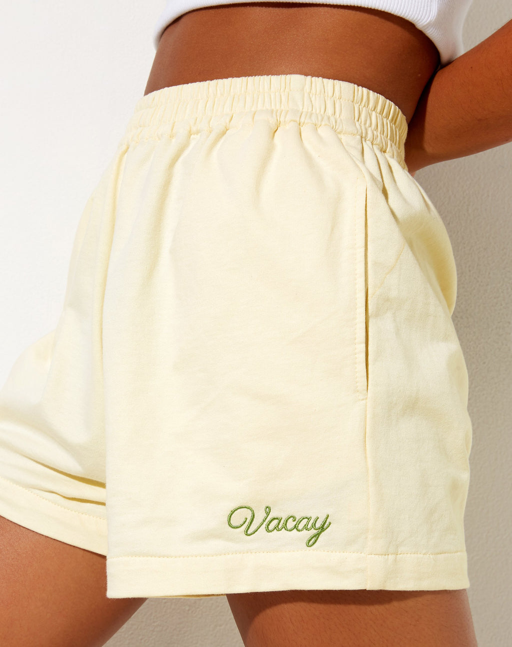 Pantalón corto de rizo en Buttercream Vacay Embro