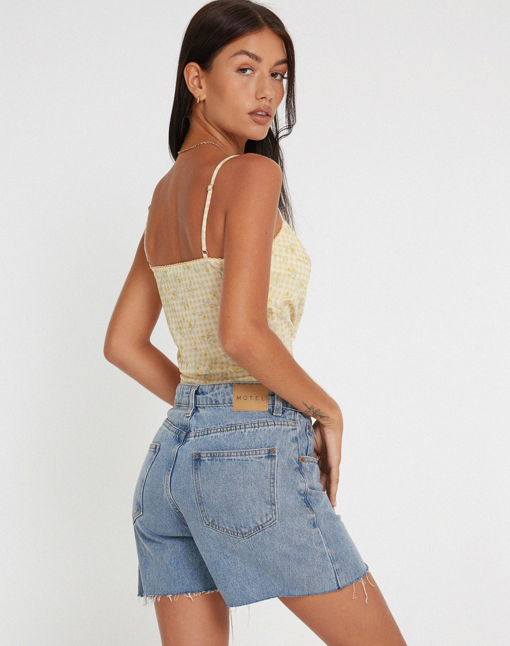 Tiava Cami Top en Gingham Floral Amarillo