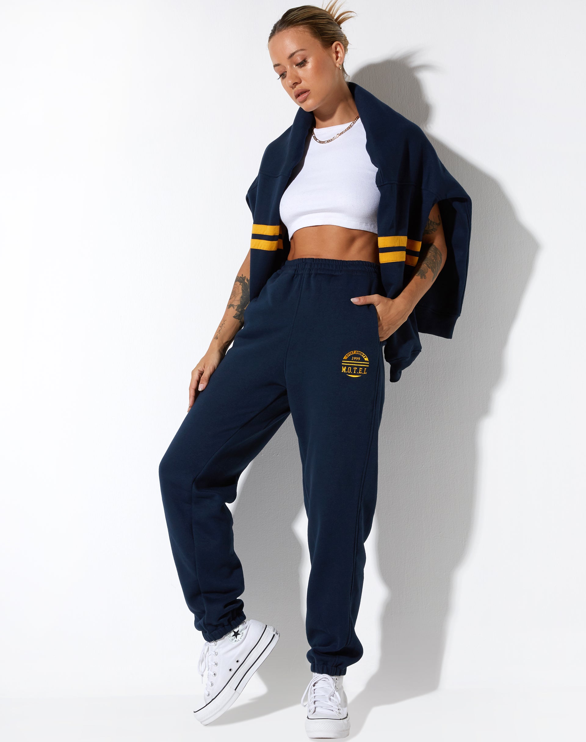 imagen de Basta Jogger en Navy Citrus Stripe Football 1999