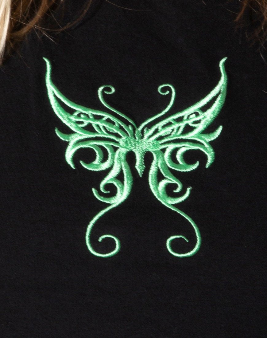 Imagen de Tindy Crop Top en negro con bordado verde mariposa
