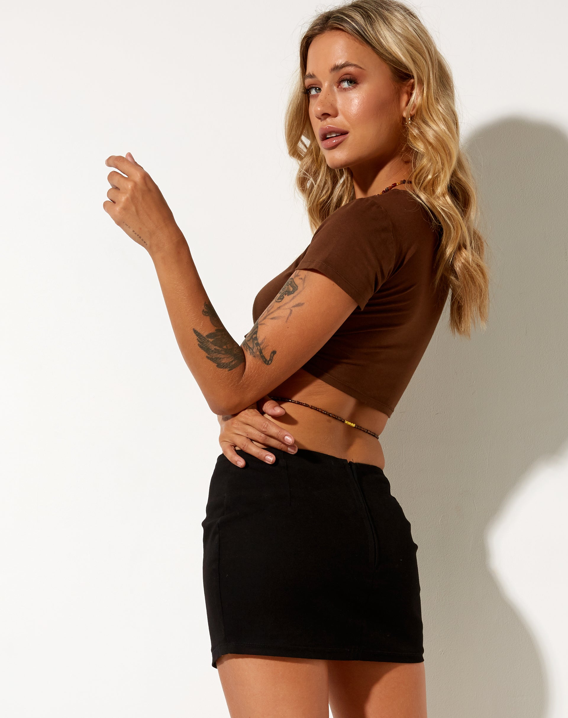 Imagen de Tindy Crop Top en marrón cacao Yin y Yang