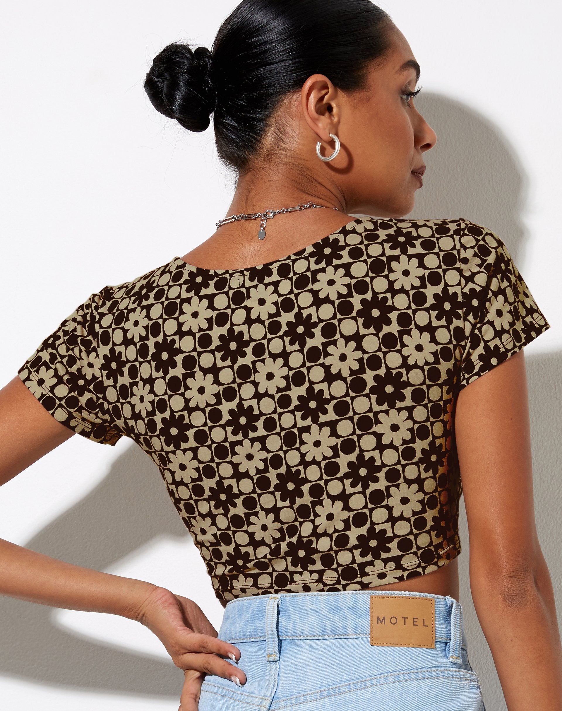 Imagen de Tindy Crop Top en Patchwork Daisy Marrón