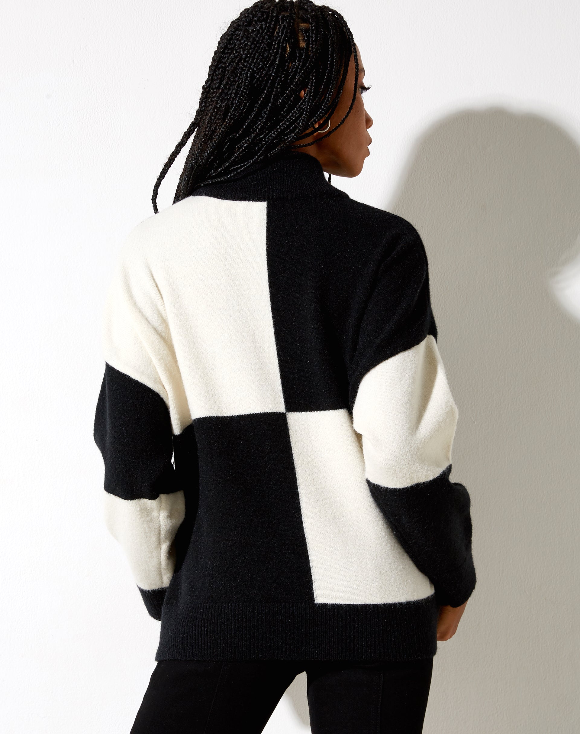 Imagen de la sudadera Tusca en negro y crema