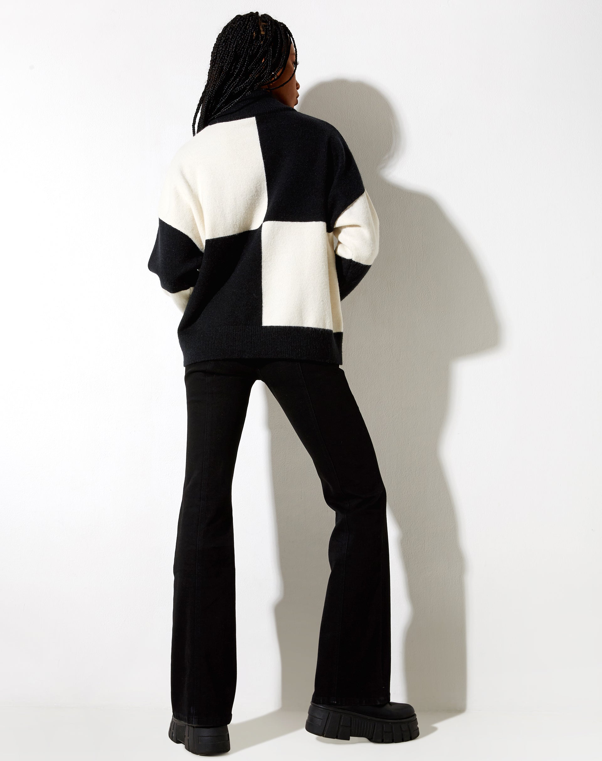 Imagen de la sudadera Tusca en negro y crema