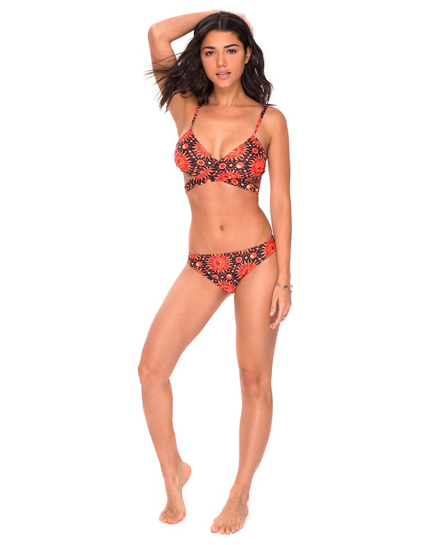 Imagen de braguita de bikini Twist Wrap en Flaming Skies