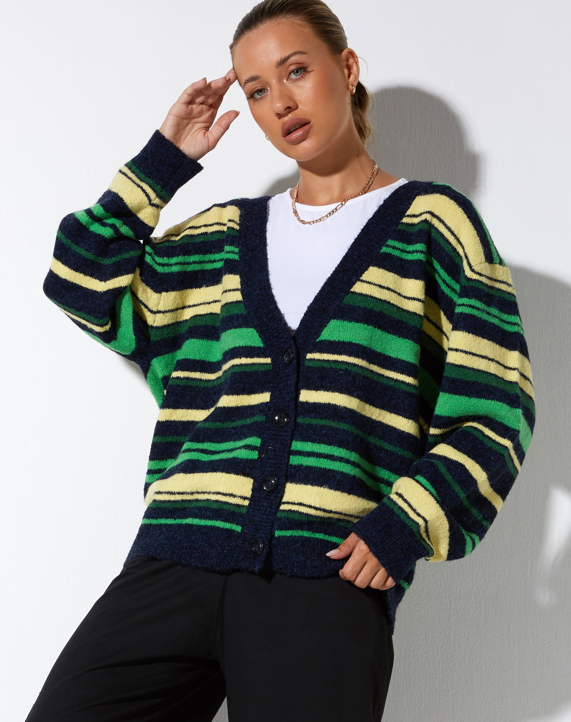 imagen de Uriela Cardi en raya verde oscuro