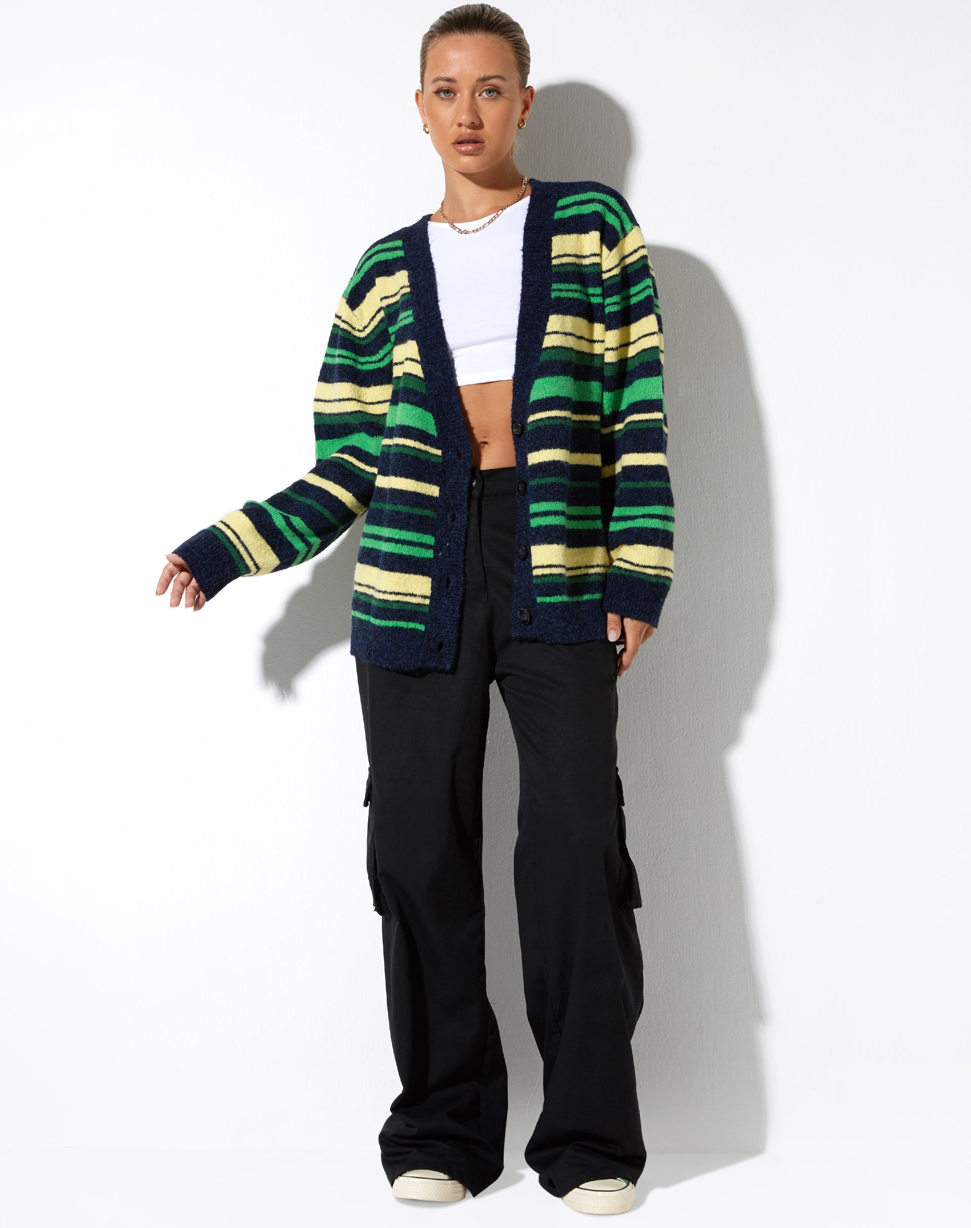 imagen de Uriela Cardi en raya verde oscuro