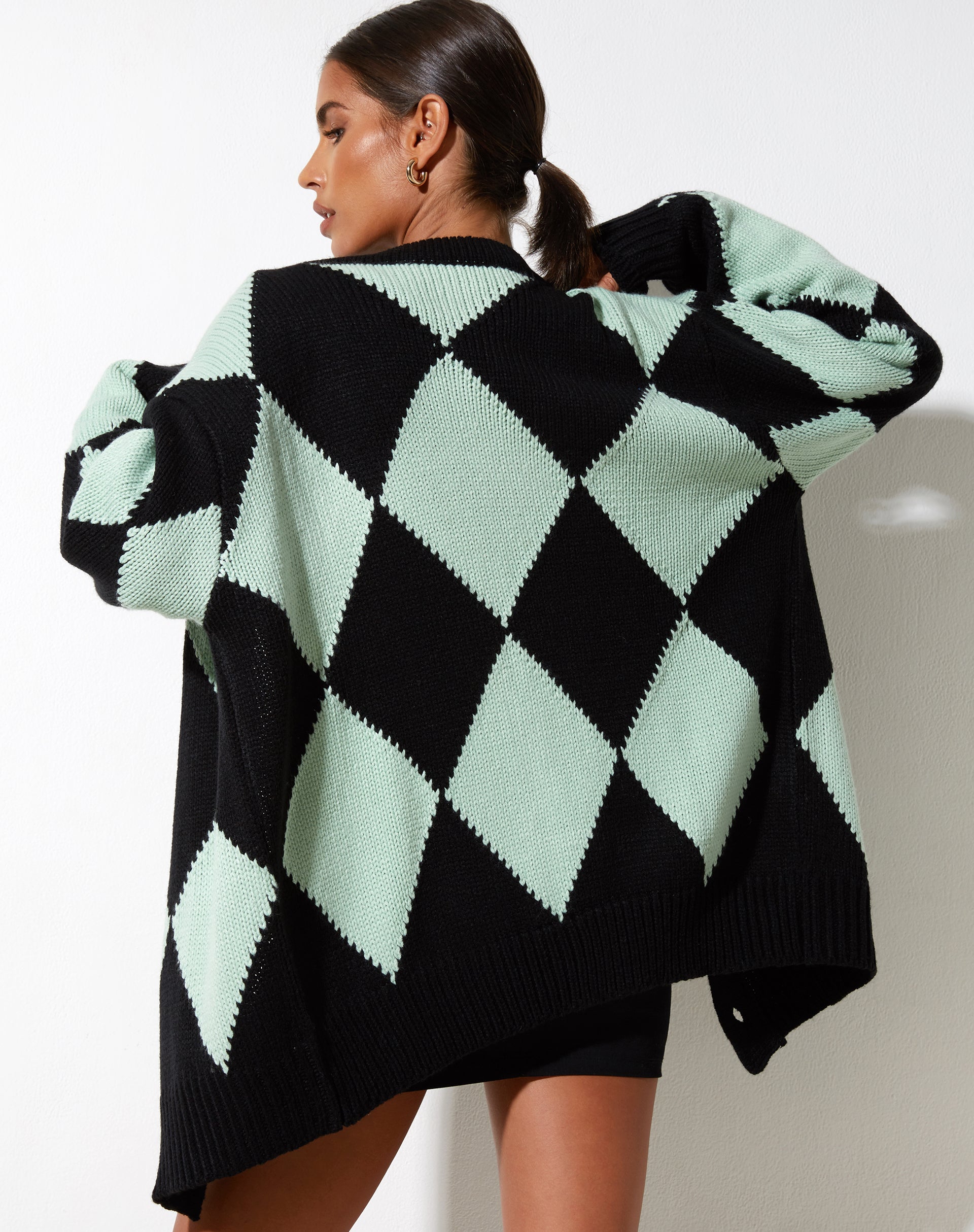 Uriela Cardi en Harlequin Negro y Menta