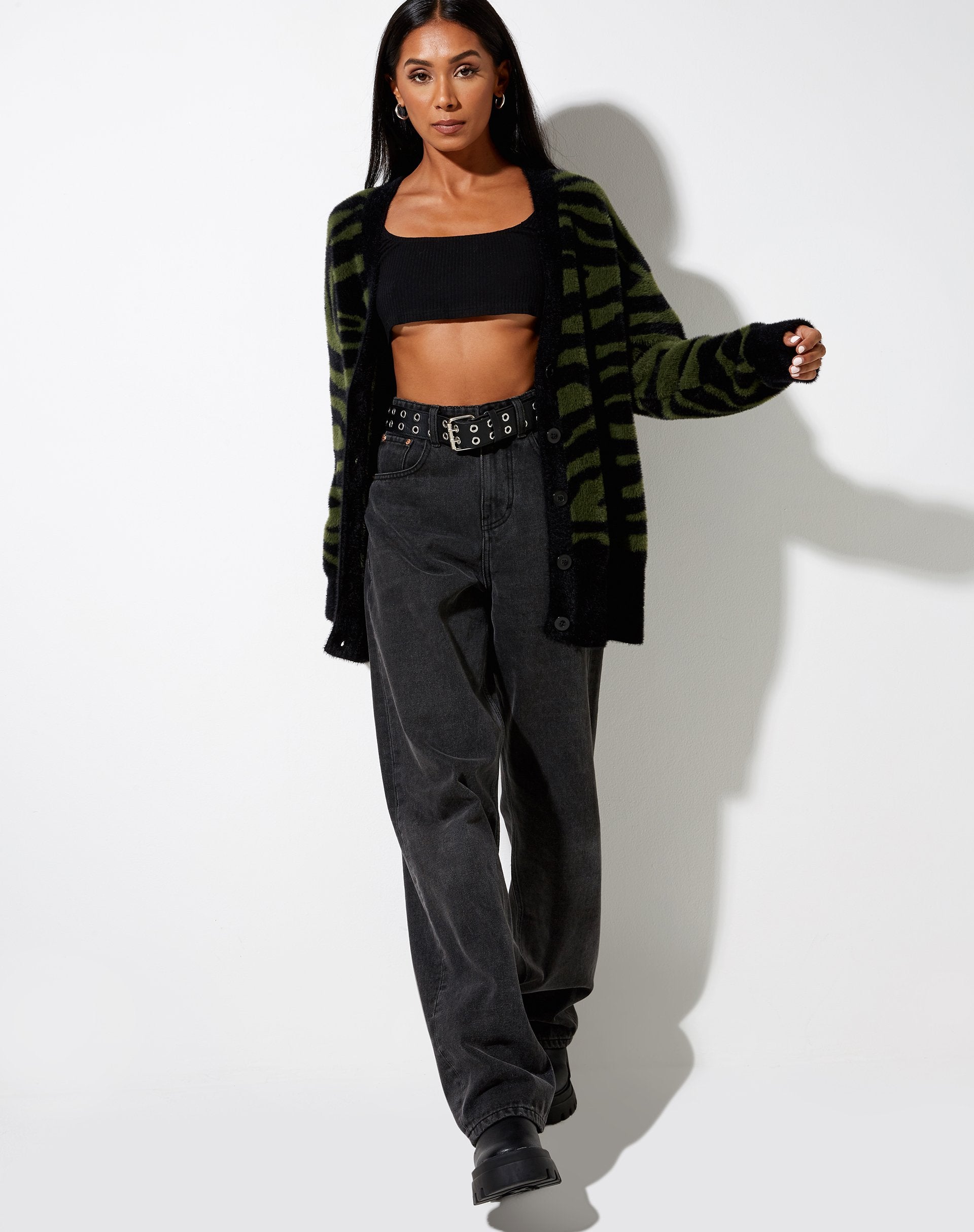 Imagen de Uriela Cardi en punto Zebra Oliva y Negro