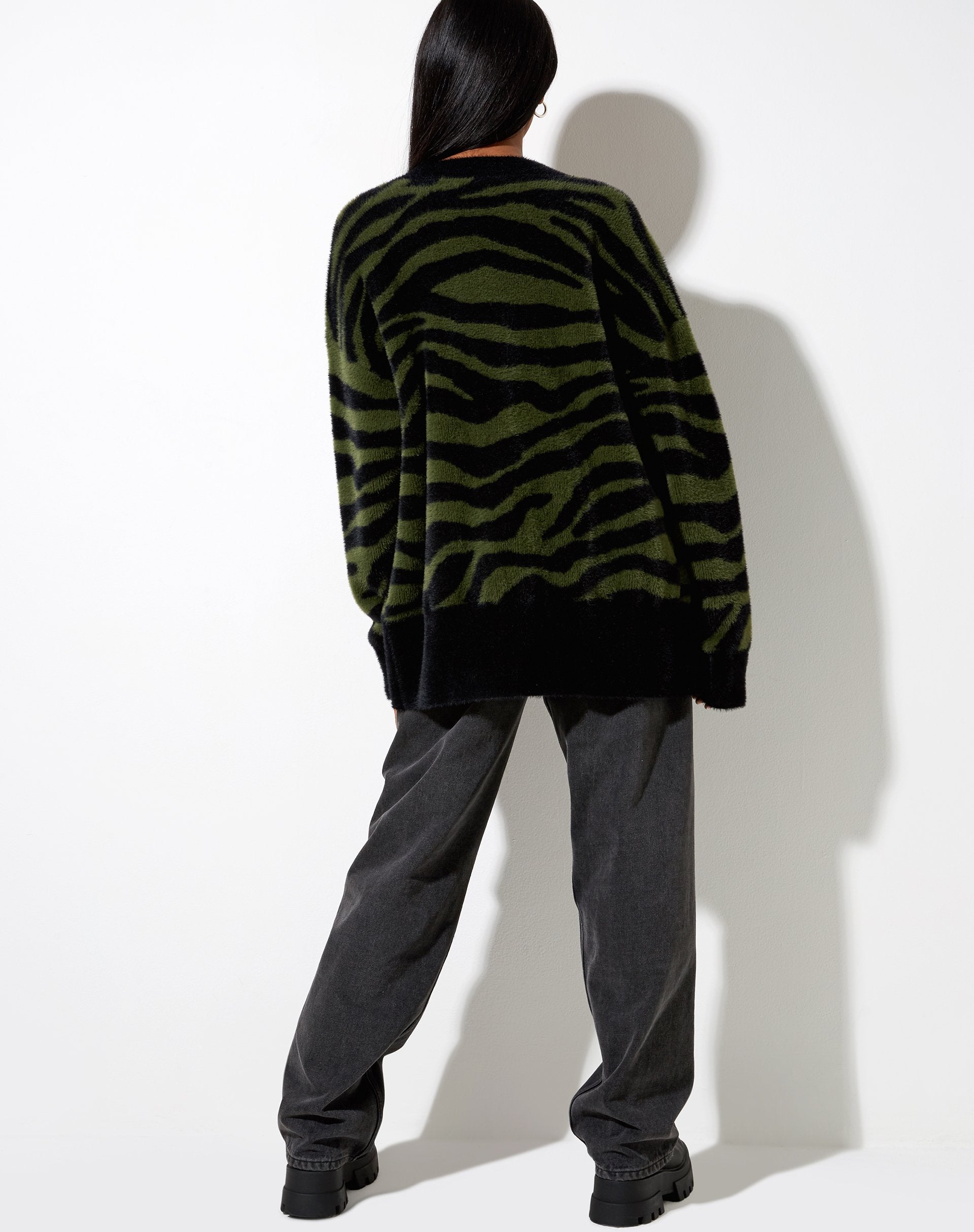 Imagen de Uriela Cardi en punto Zebra Oliva y Negro
