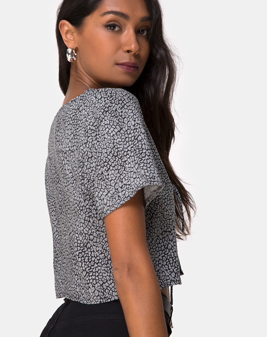 Imagen de la blusa Vaco en leopardo gris