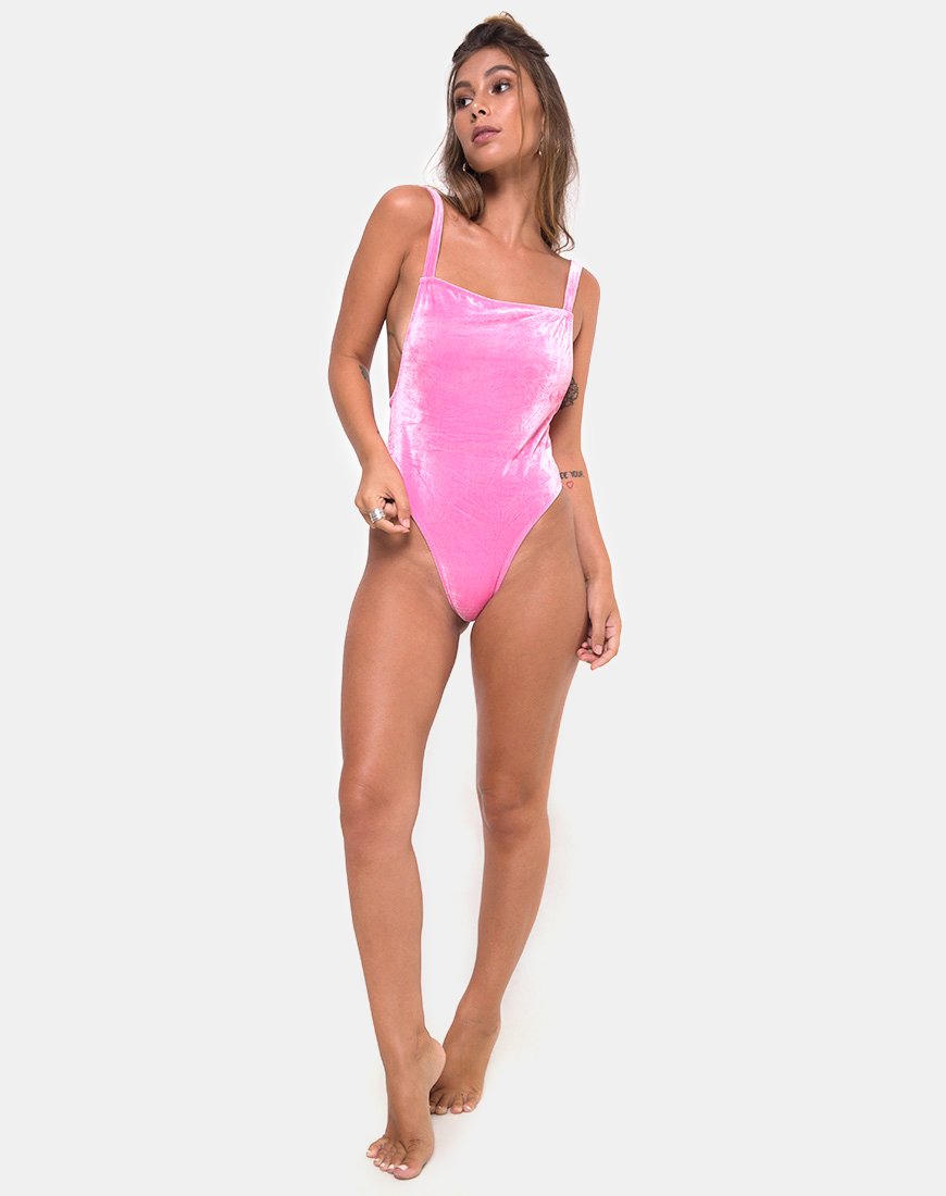 Imagen del bañador Valeo en terciopelo rosa caramelo