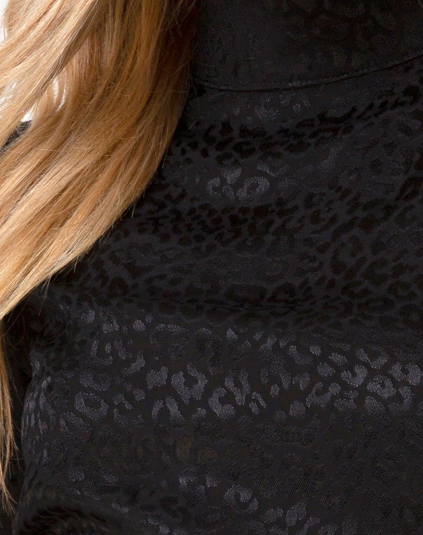 Imagen de Jasty Crop Top en Satén Chita Negro