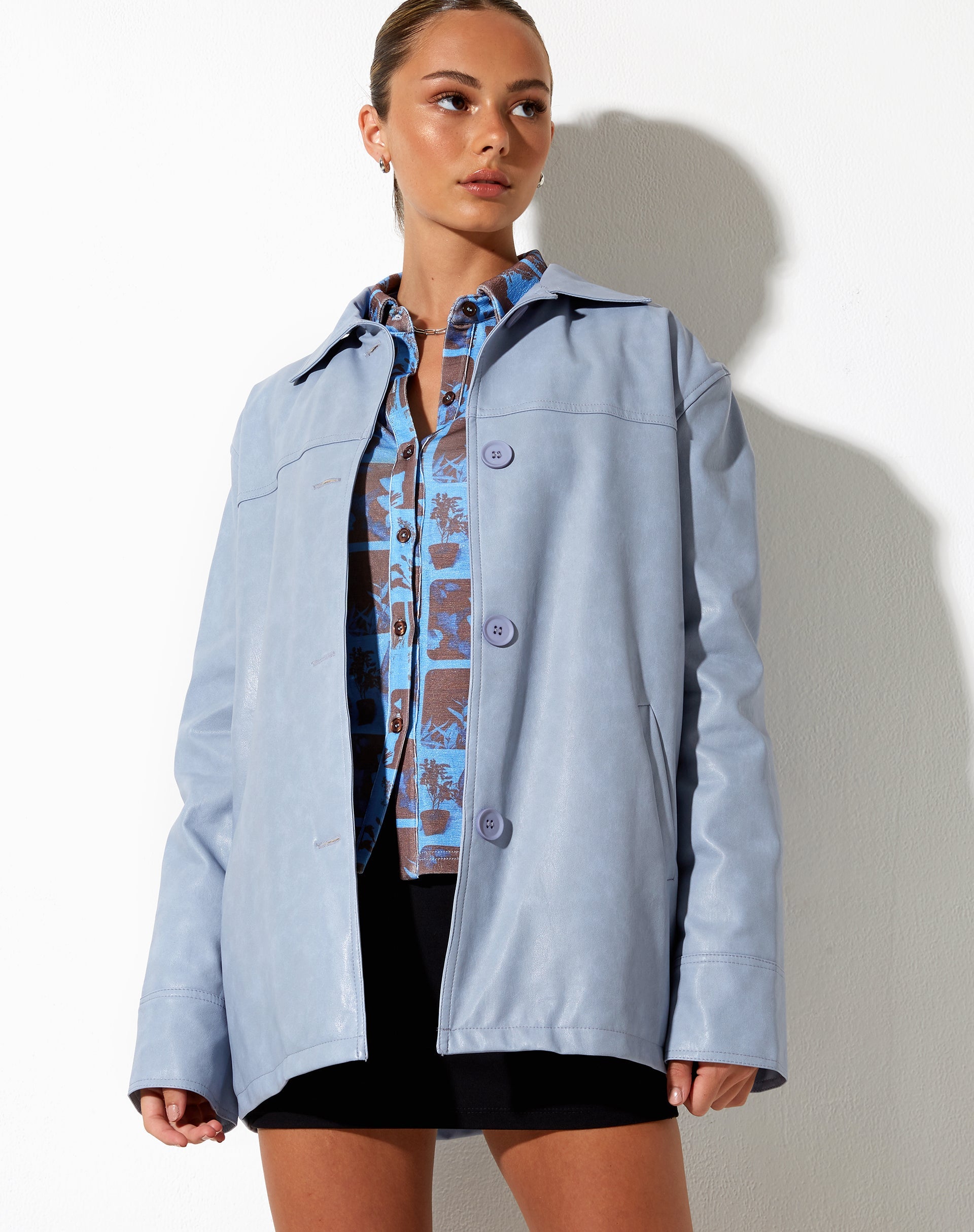 imagen de la chaqueta Walta en PU azul empolvado