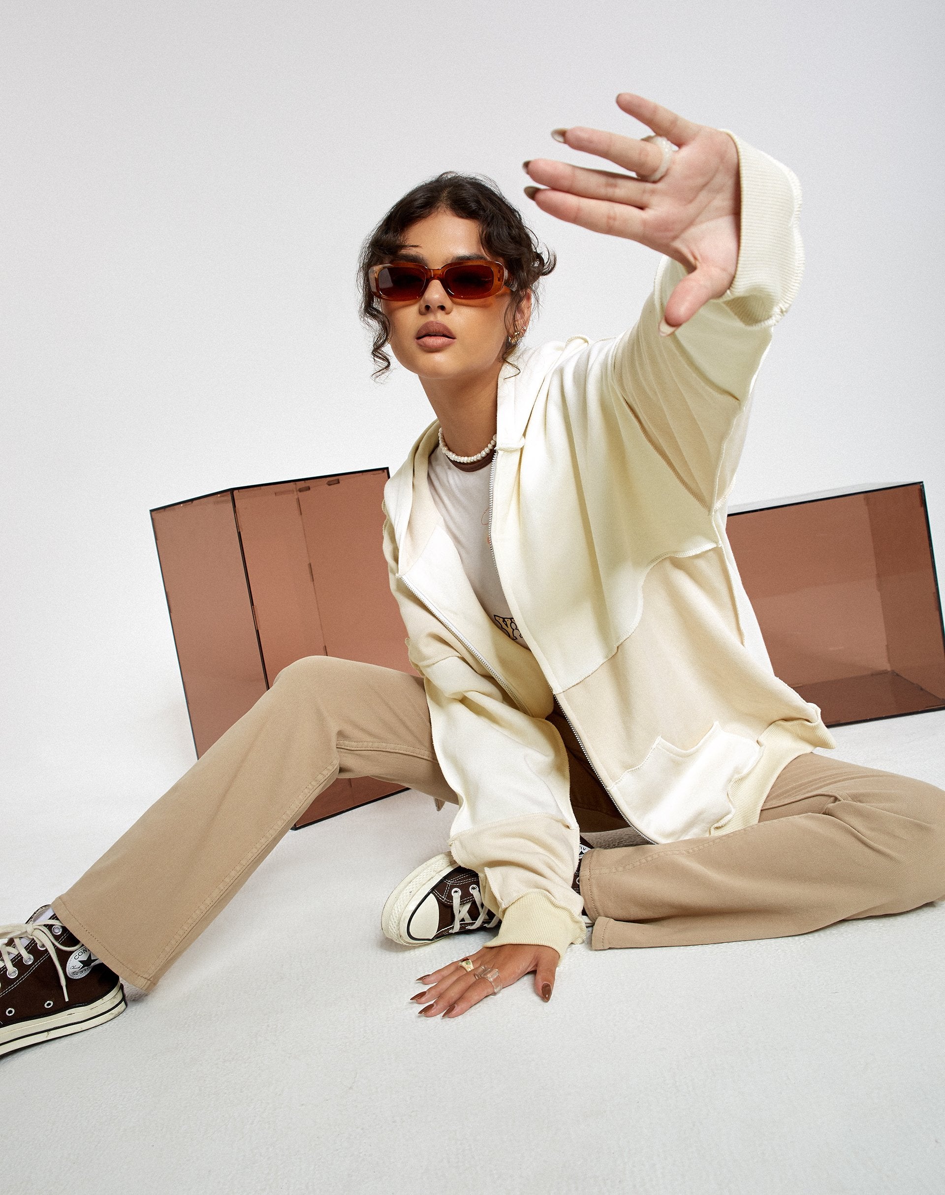 Imagen de Motel X Barbara Kristoffersen Wati Hoodie in Panelled Ivory and Winter White