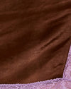 Chocolate satinado con encaje violeta