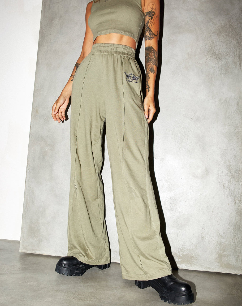 Pantalón Wungu Gris Salvia Angelo Embro