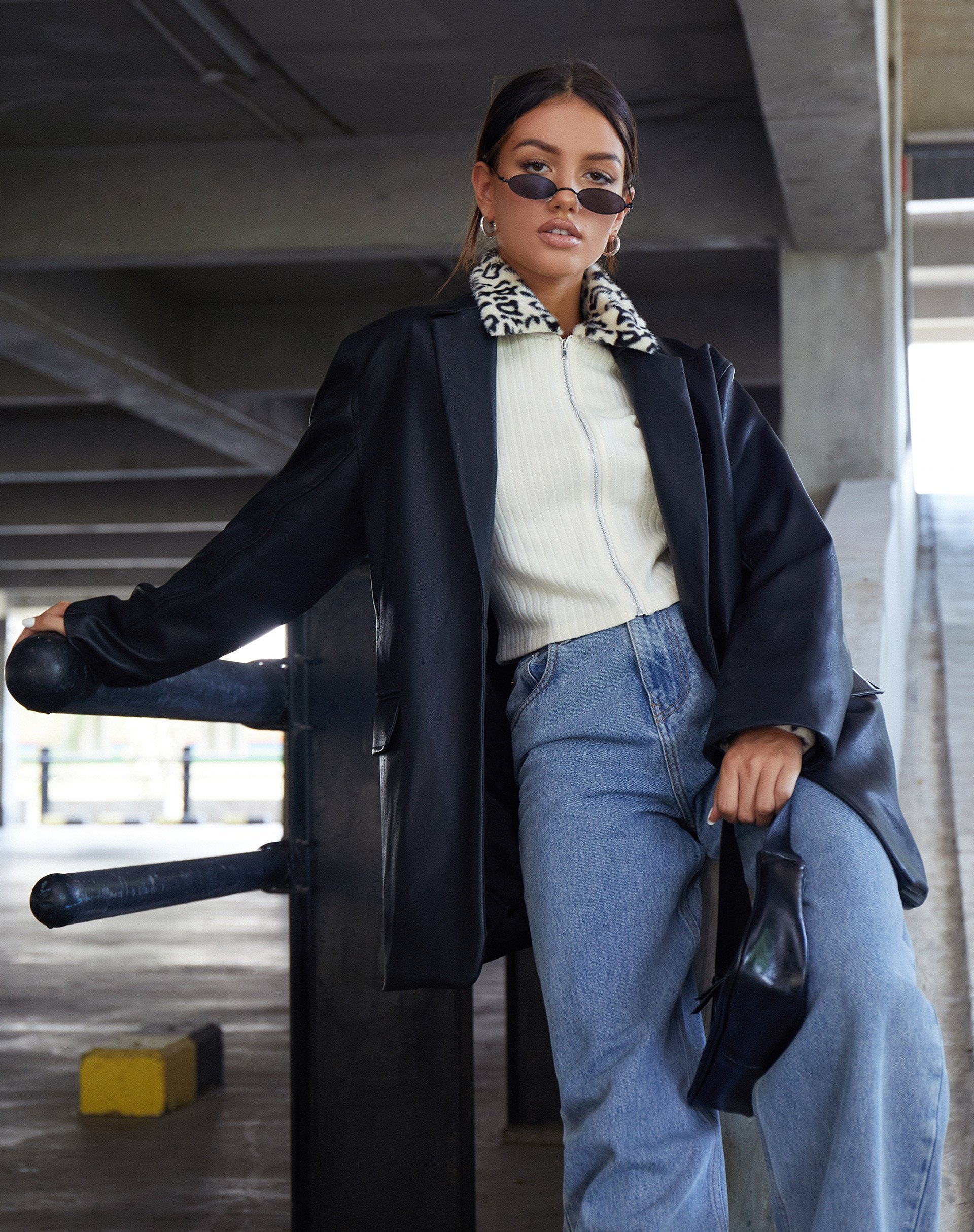 Imagen de Loria Cardi en canalé marfil con animal beige