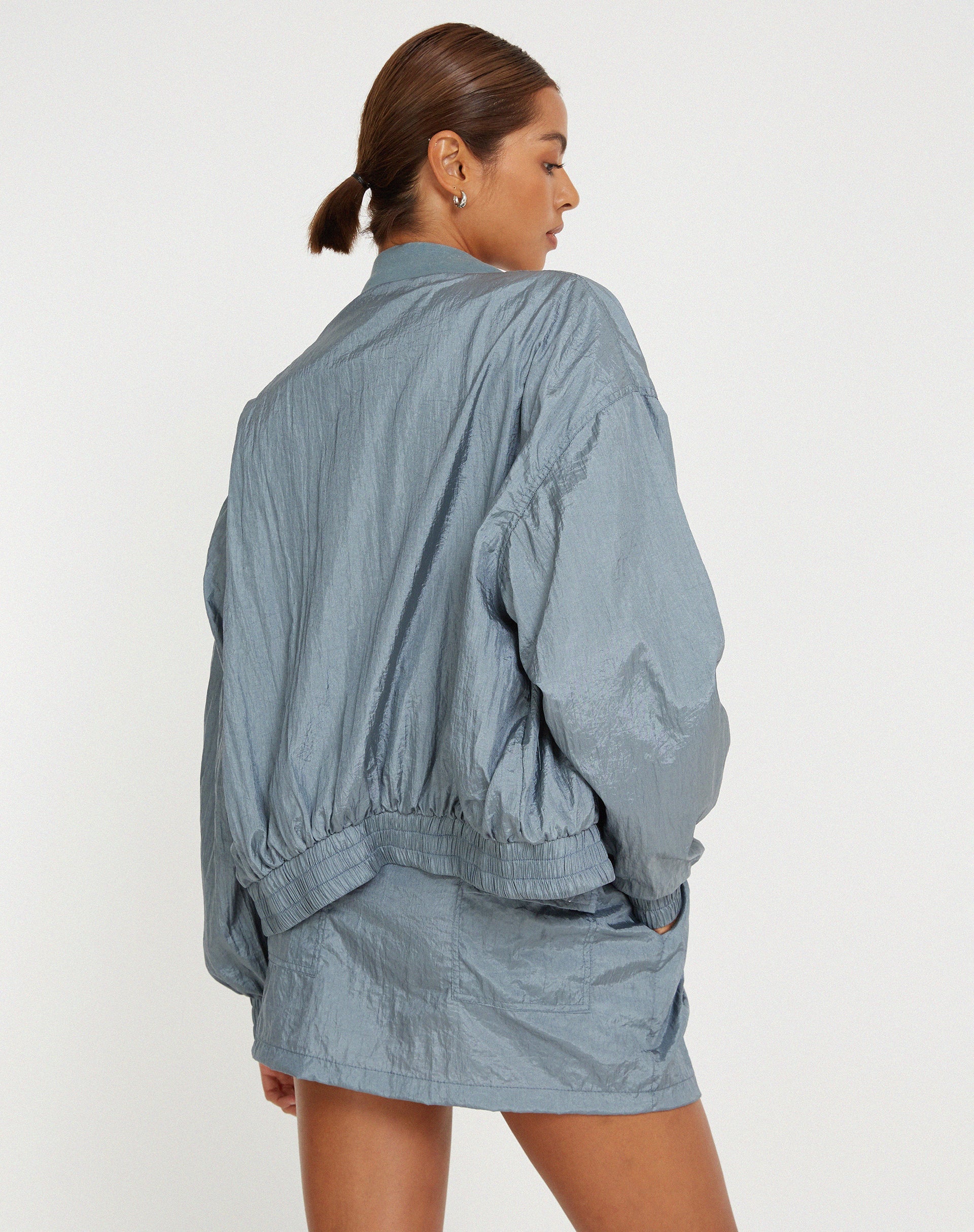 imagen de la chaqueta Yuu Shell en plata