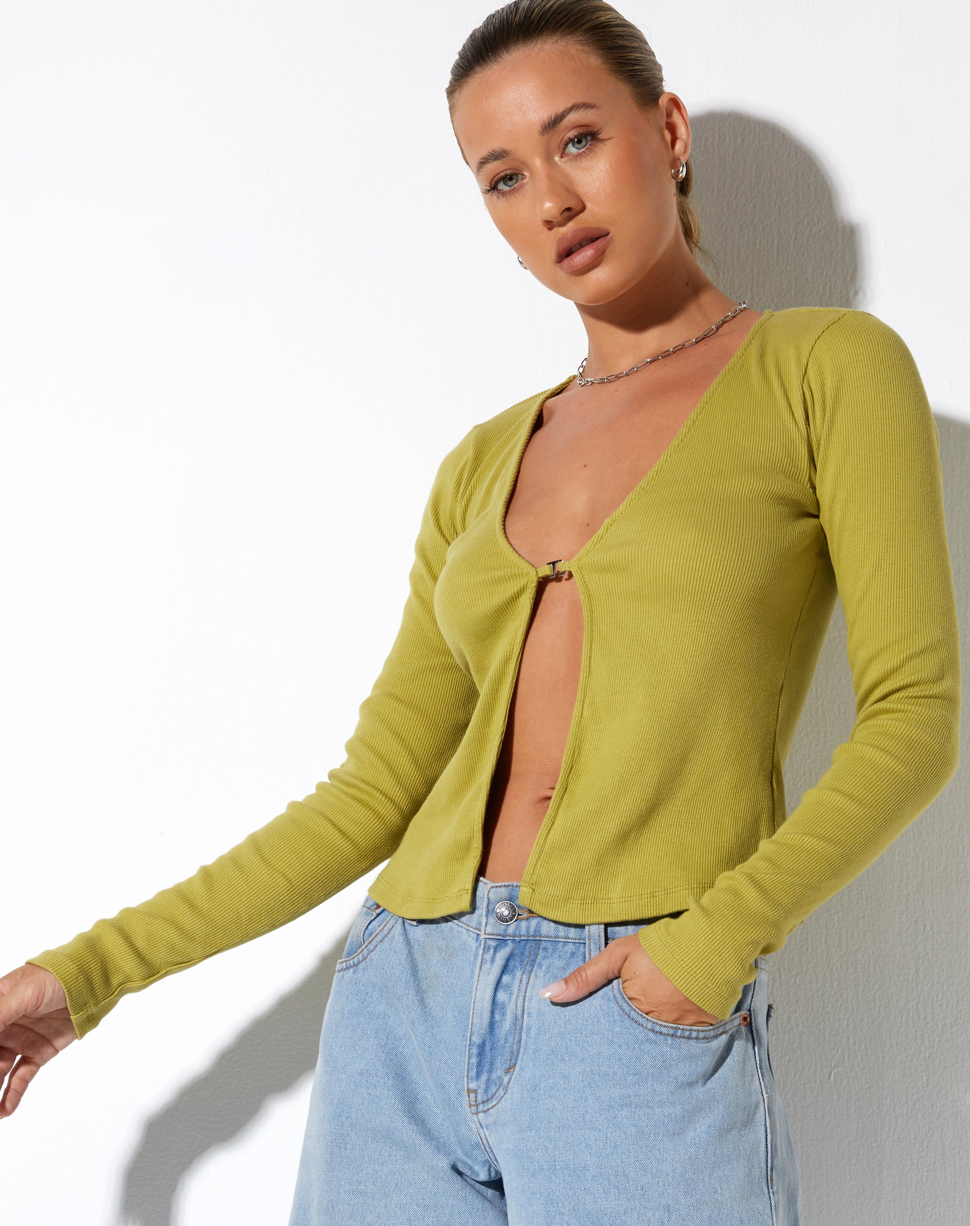 imagen de Xiur Cardi en Rib Cress Green