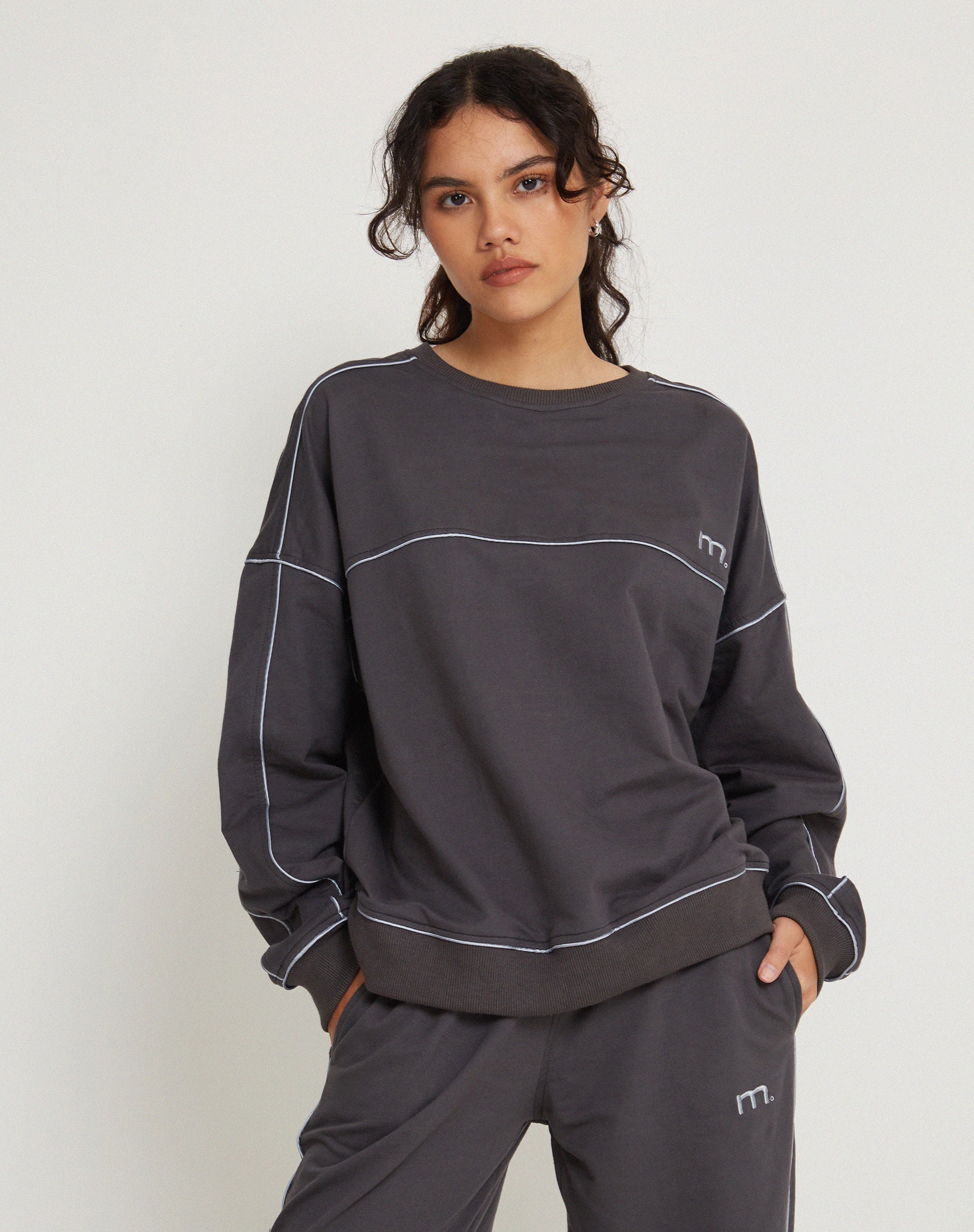 imagen de Imogen Sweatshirt en Beluga Grey