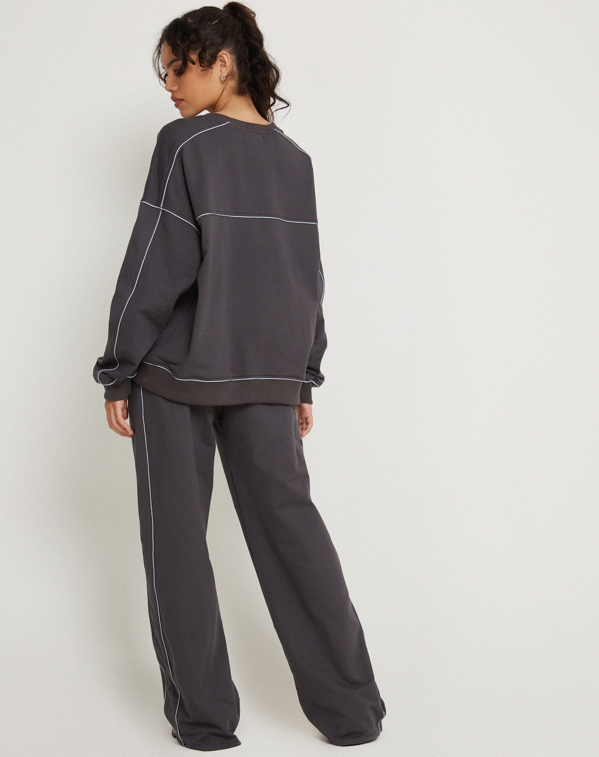 imagen de Imogen Sweatshirt en Beluga Grey