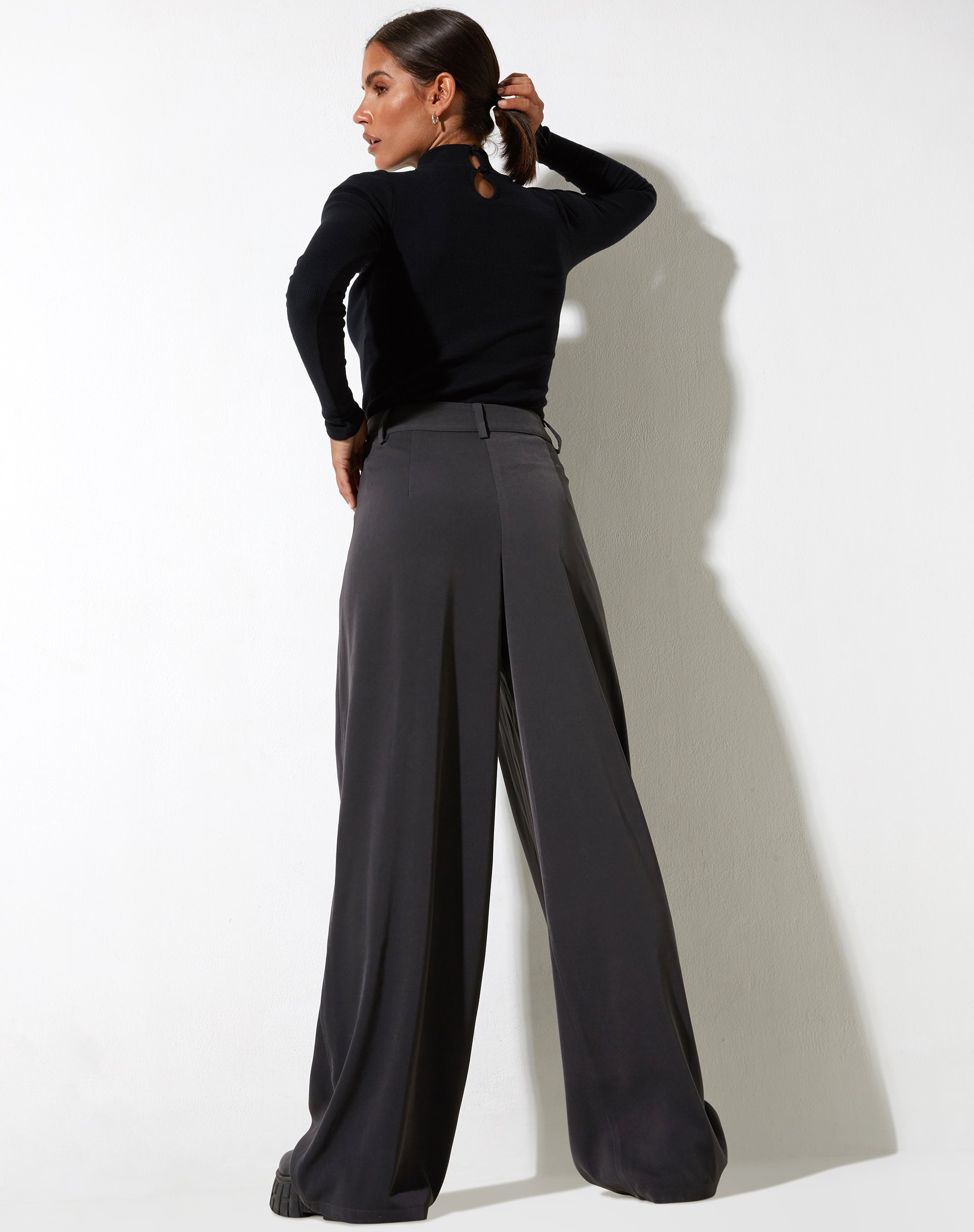 imagen de Yeka Trouser en Tailoring Charcoal