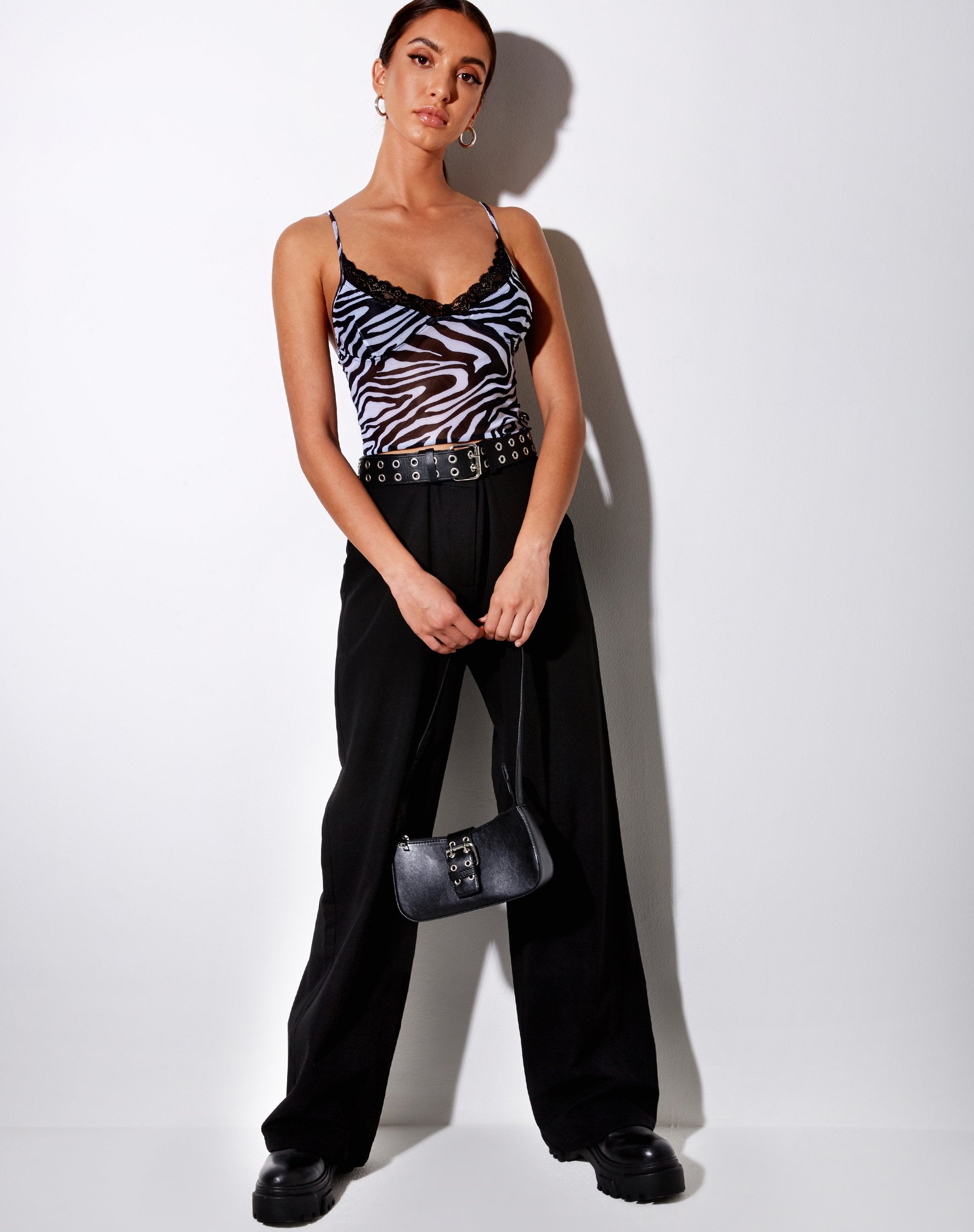 Imagen de Yenika Crop Top en Wavey Zebra Blanco y Negro con Encaje