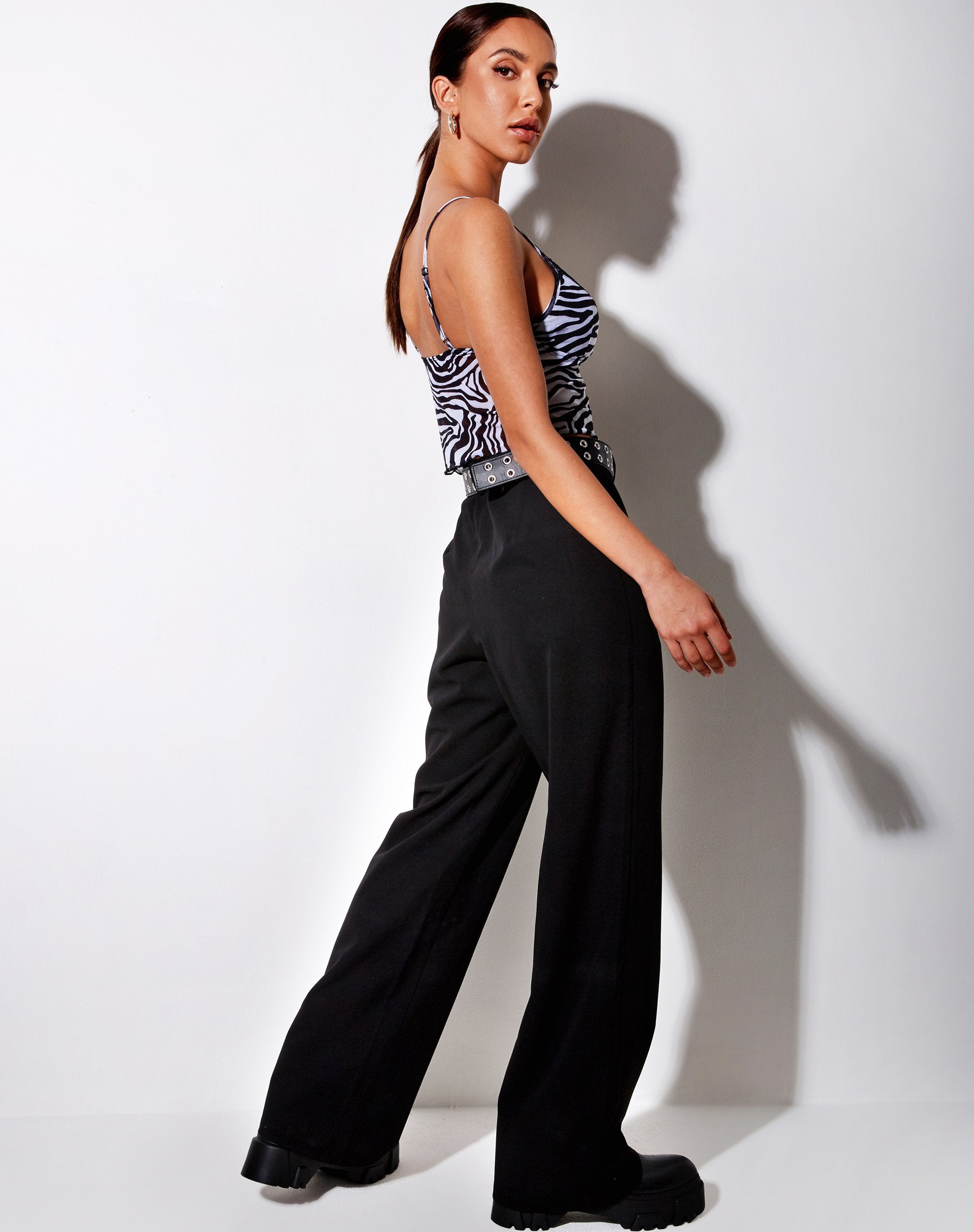 Imagen de Yenika Crop Top en Wavey Zebra Blanco y Negro con Encaje