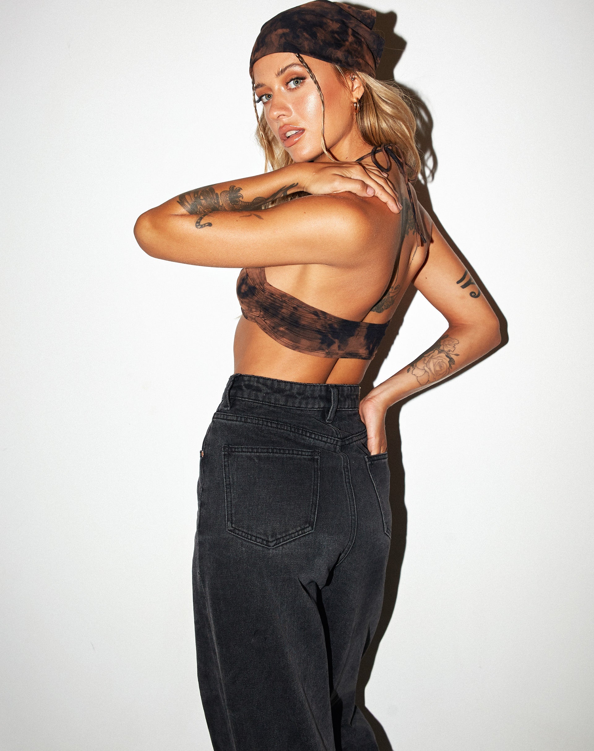 Imagen de Yessa Crop Top en Black Rust Tie Dye