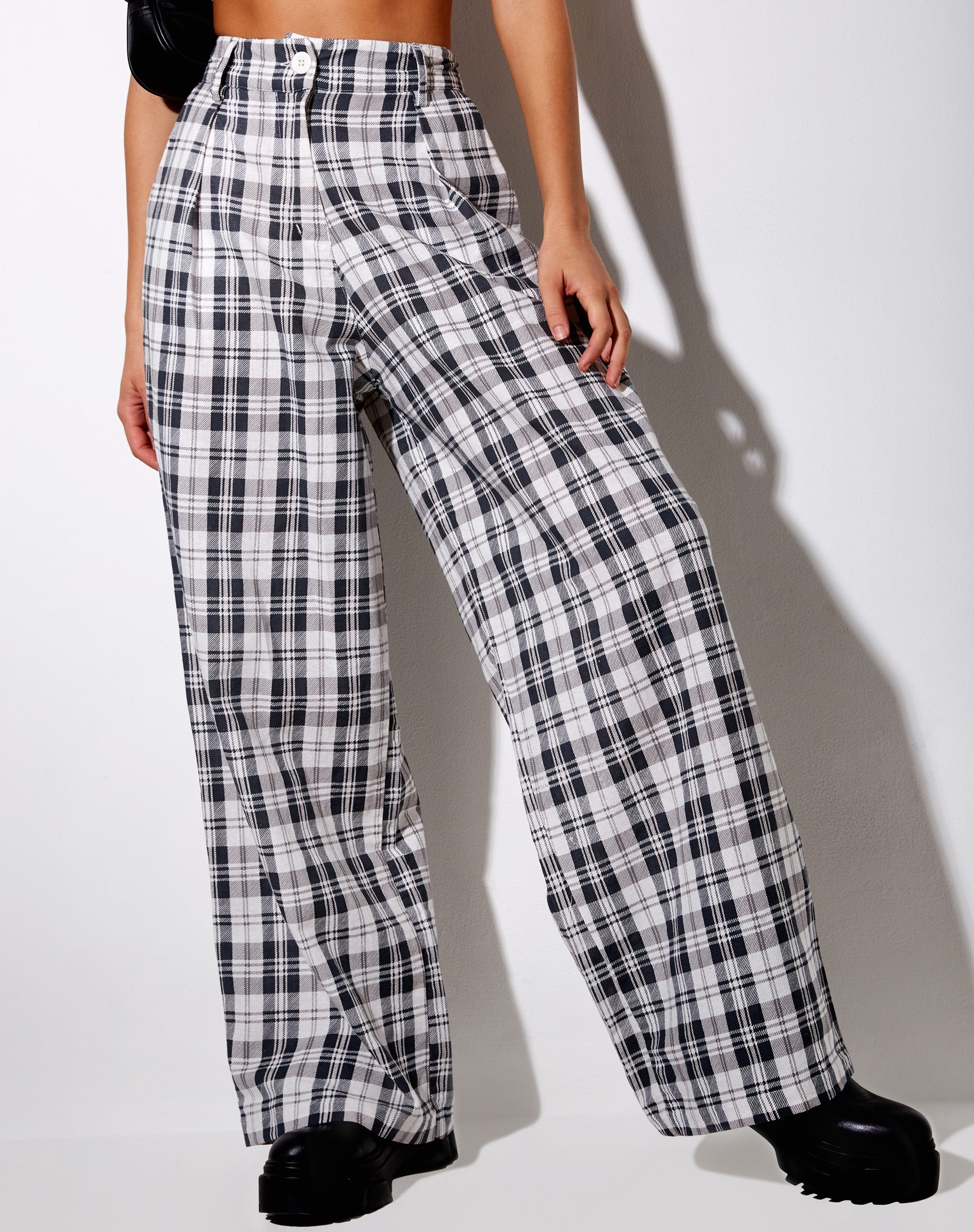 Imagen del pantalón Yeva en Checking Out Gris