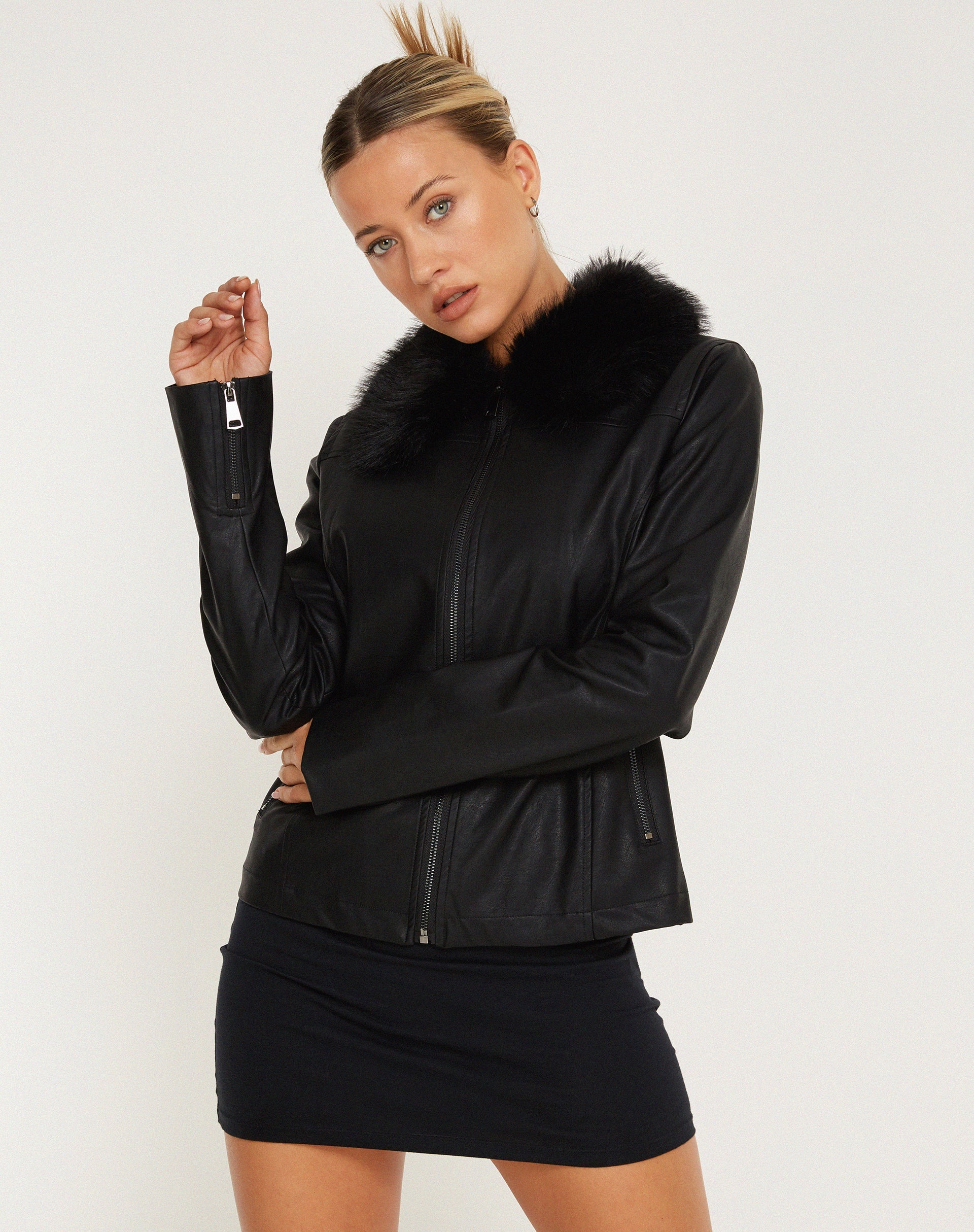 imagen de Yindo Zip Up Jacket en PU Negro