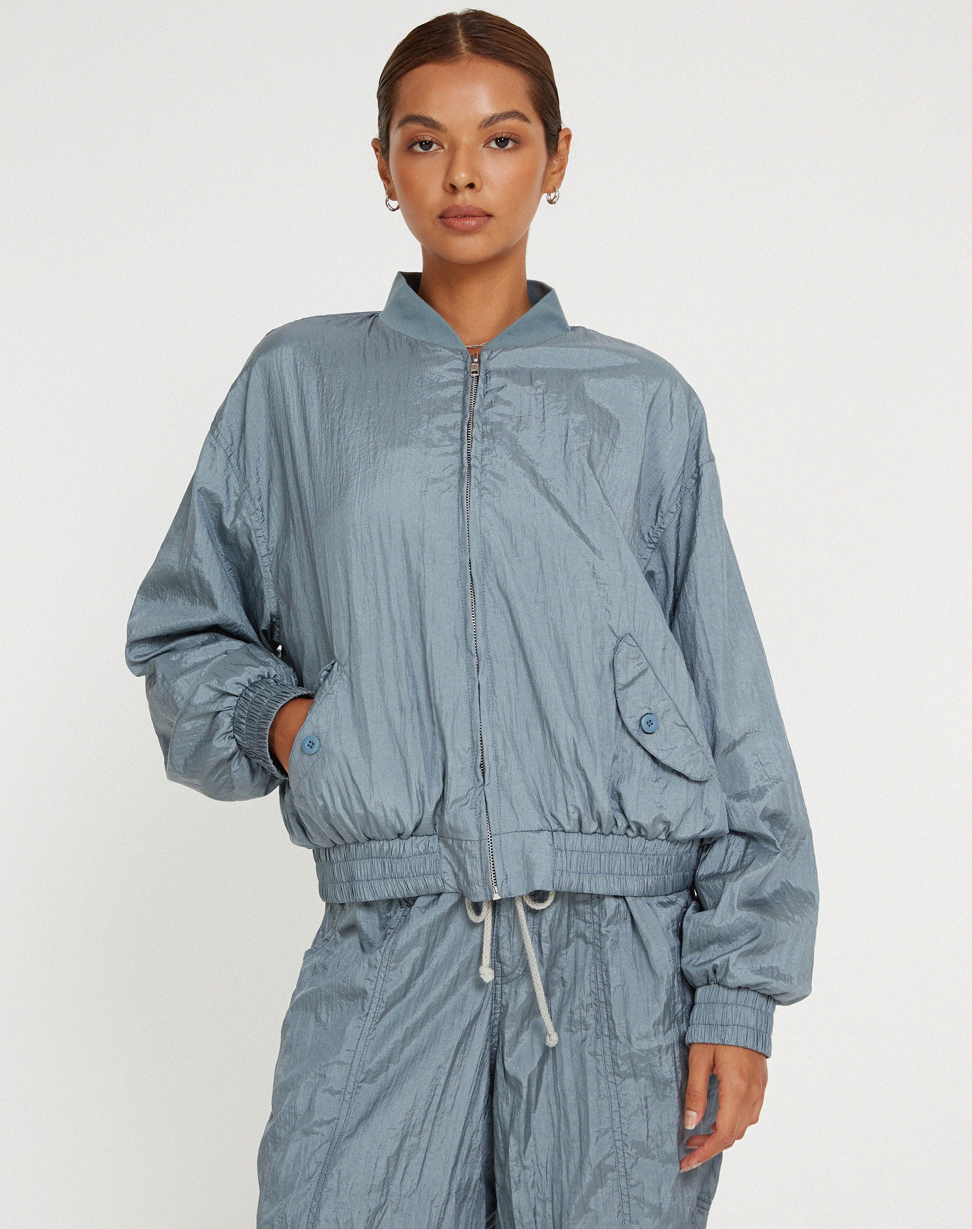 imagen de la chaqueta Yuu Shell en plata
