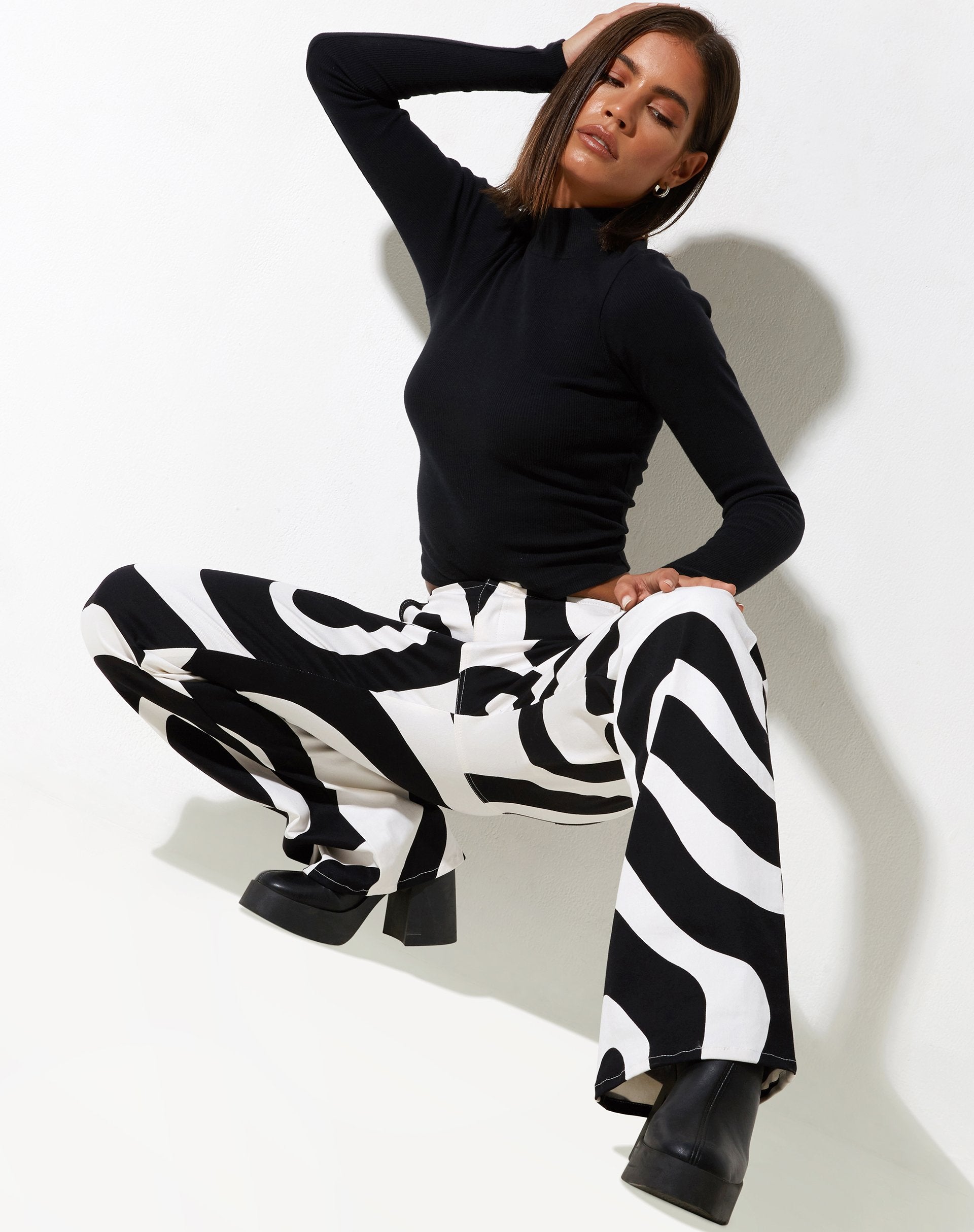Pantalón Zoetry Blanco y Negro Remolino Óptico