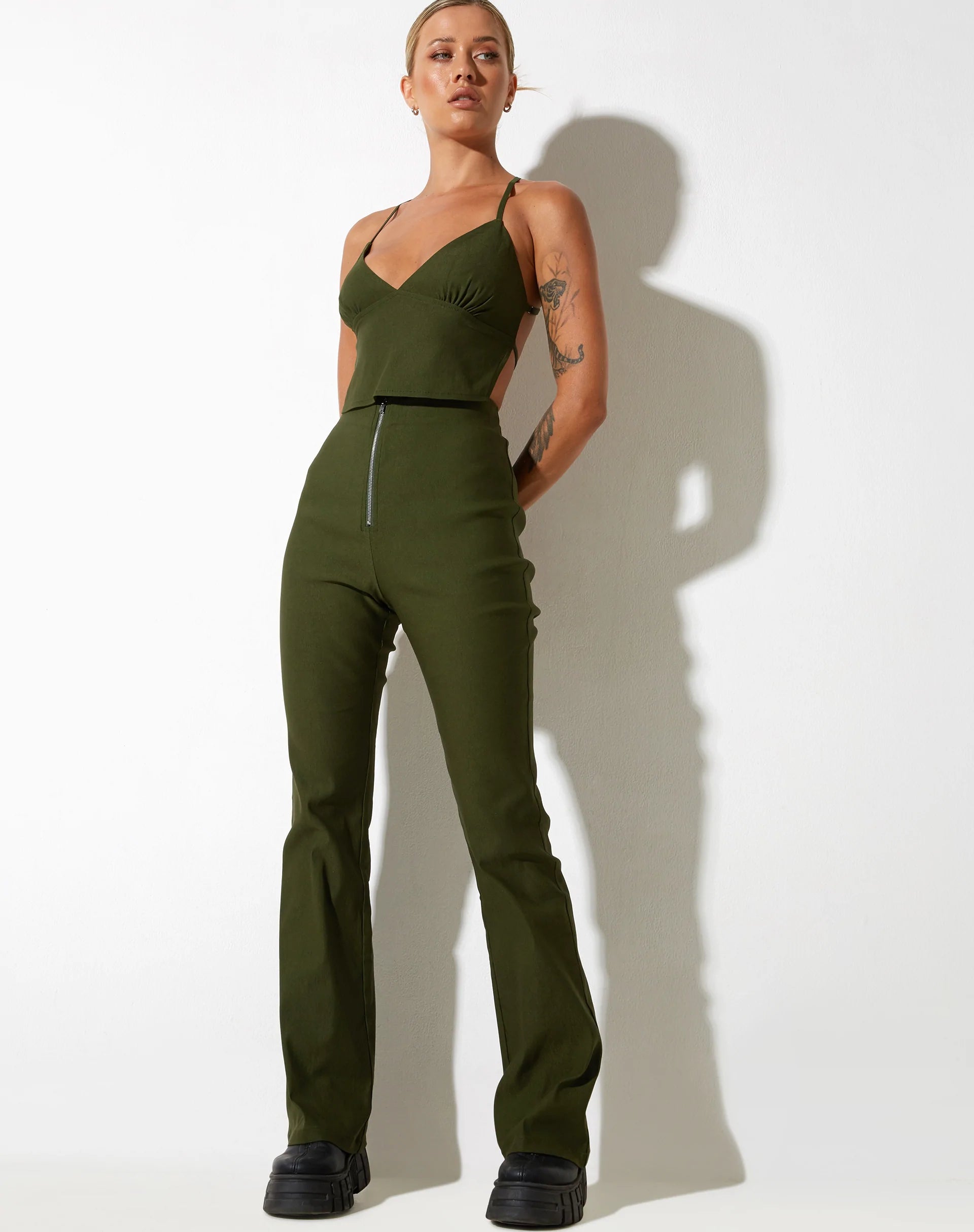 imagen de Zorah Flare Trouser en Tailoring Olive
