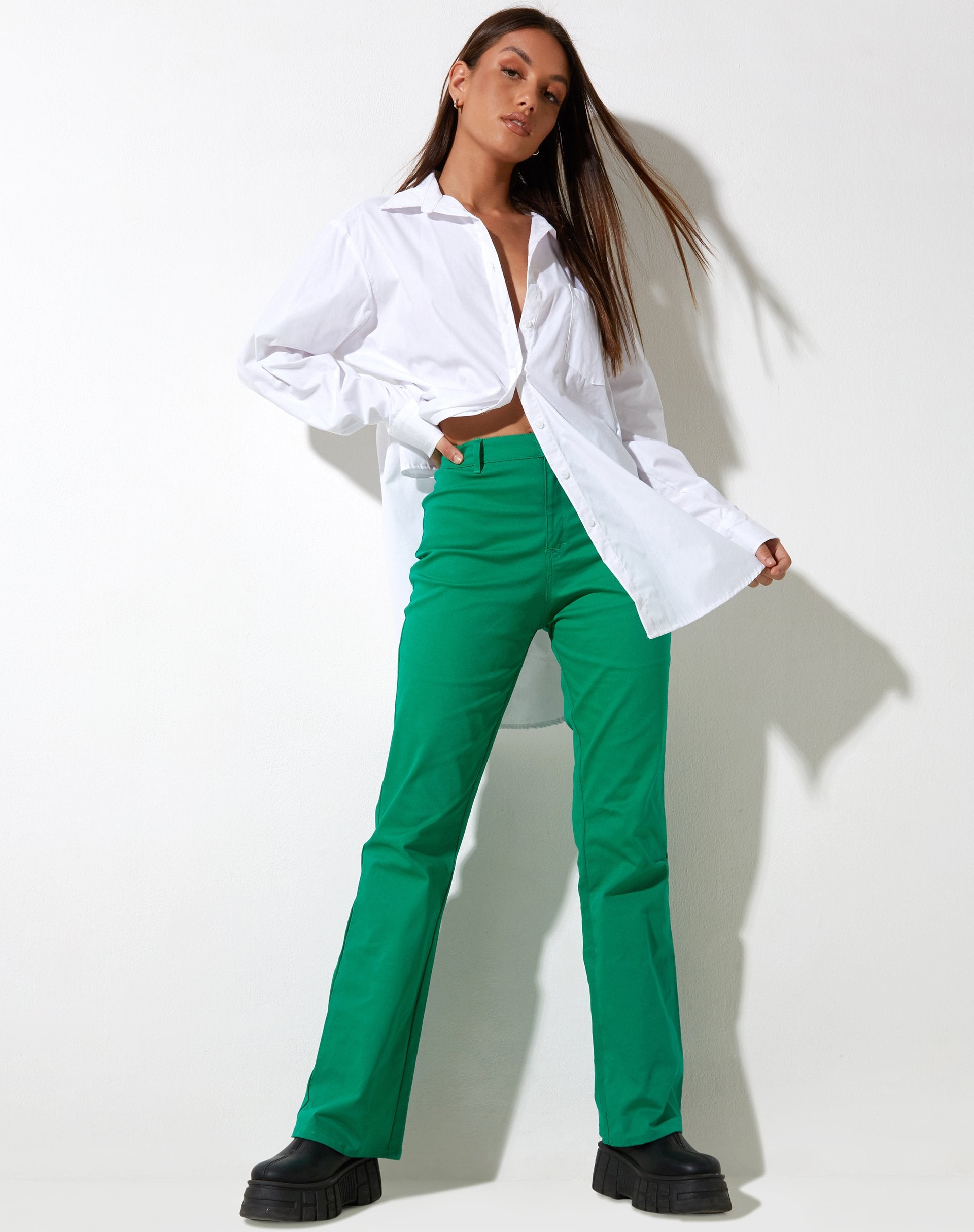 Imagen de Zoven Flare Trouser in Twill Blush Green