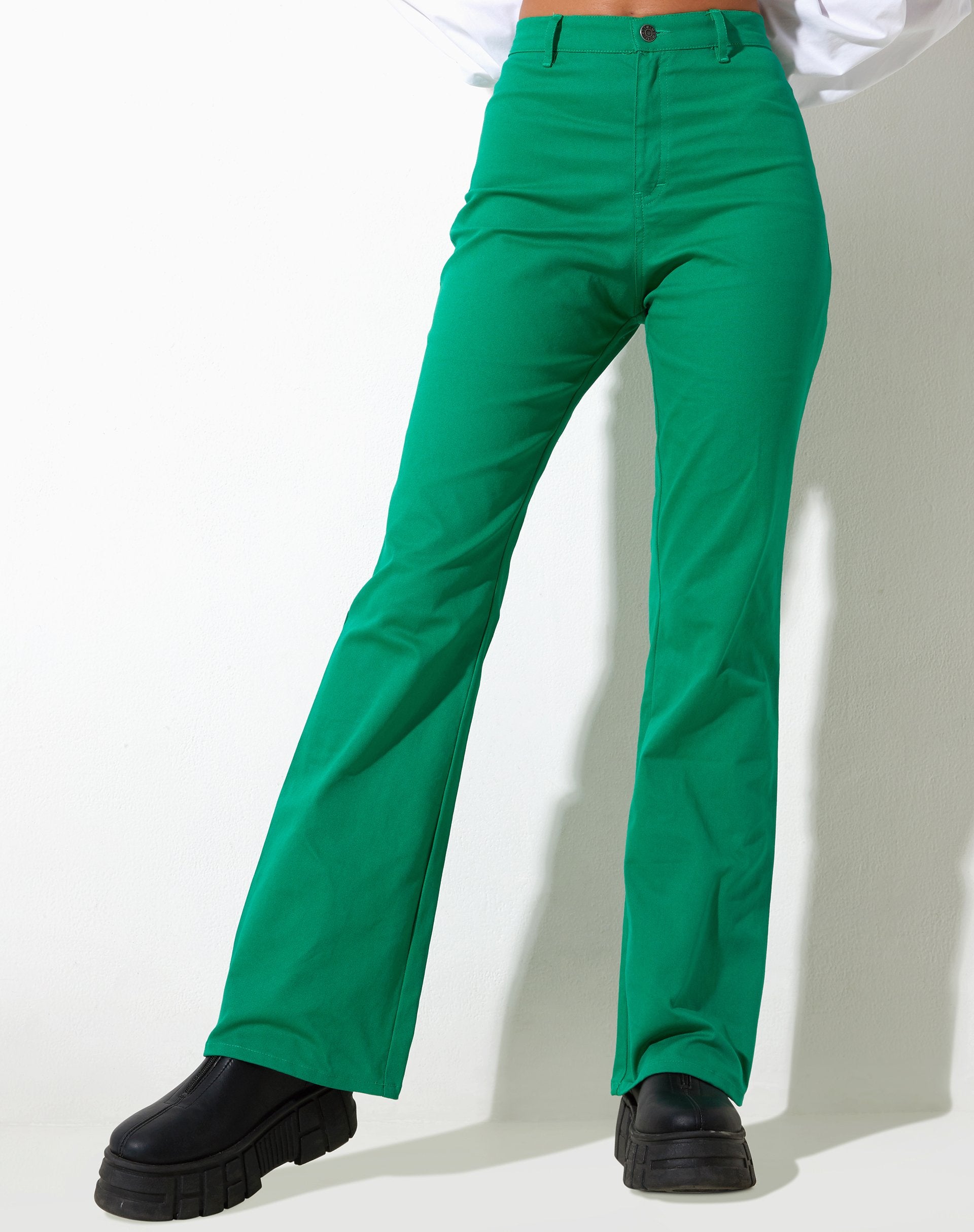 Imagen de Zoven Flare Trouser in Twill Blush Green