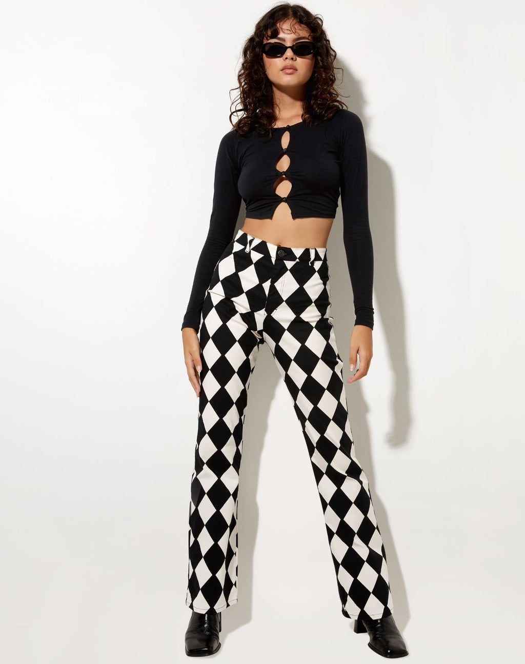 Pantalón Zoven Flare en blanco y negro arlequín