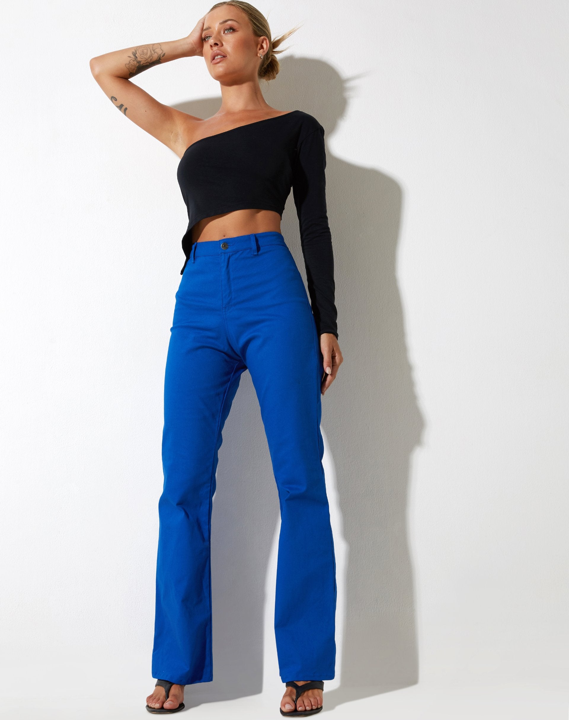 imagen de Zoven Flare Trouser in Twill Cobalt Blue