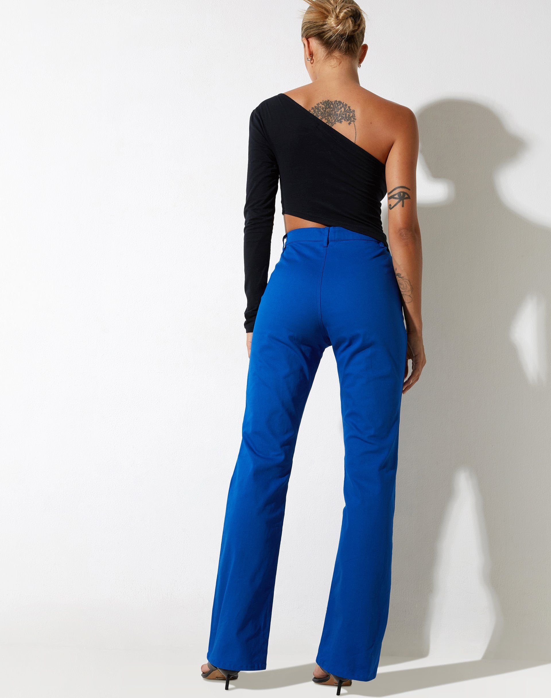 imagen de Zoven Flare Trouser in Twill Cobalt Blue