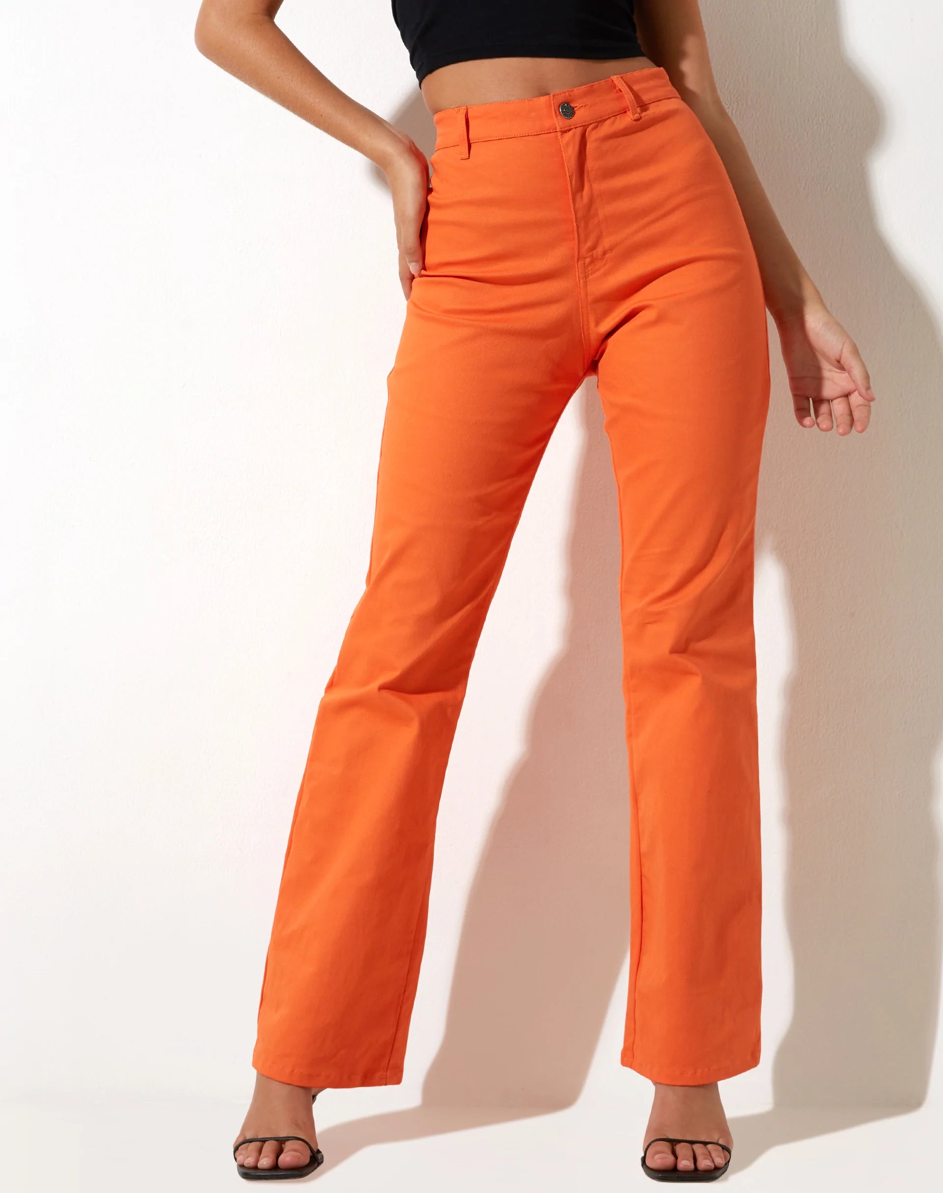 Pantalón Zoven Flare de sarga rosa coral