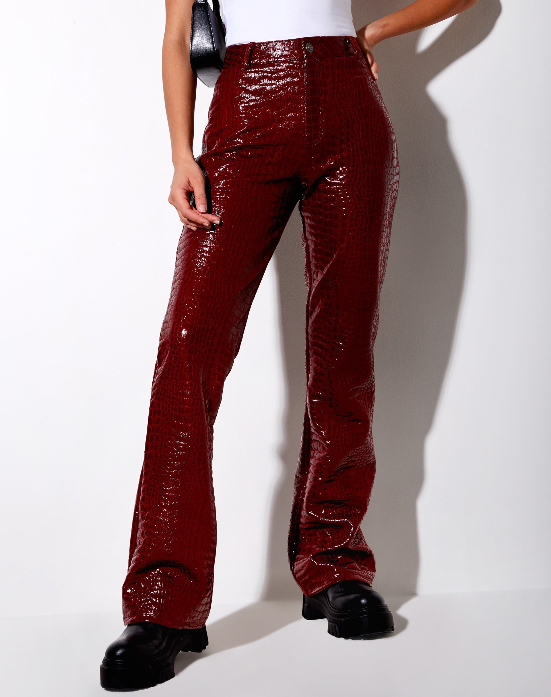 Imagen de Zoven Pantalones en Croc PU Borgoña