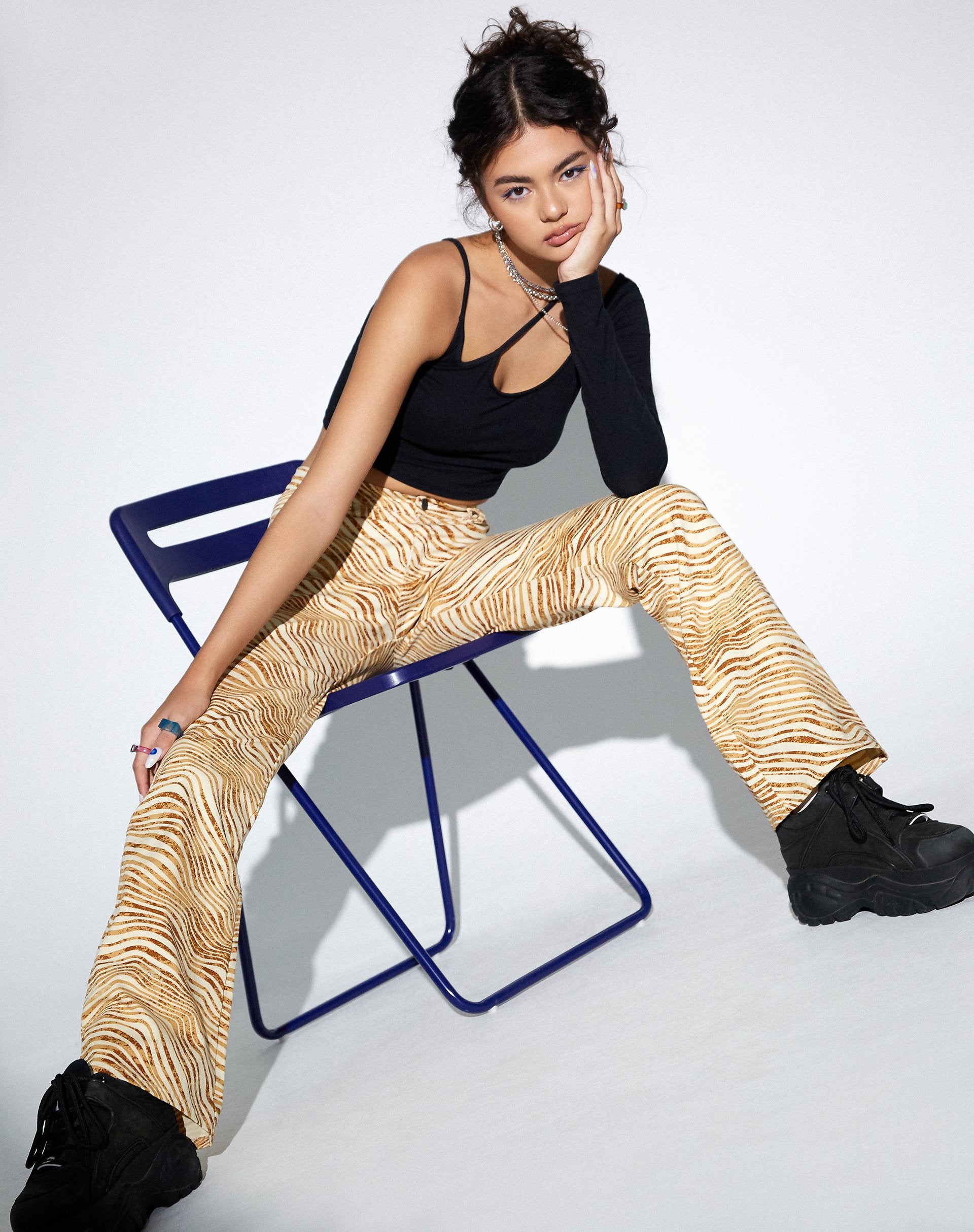 Imagen de MOTEL X OLIVIA NEILL Pantalón Zoven Flare en Desert Terrain Tan
