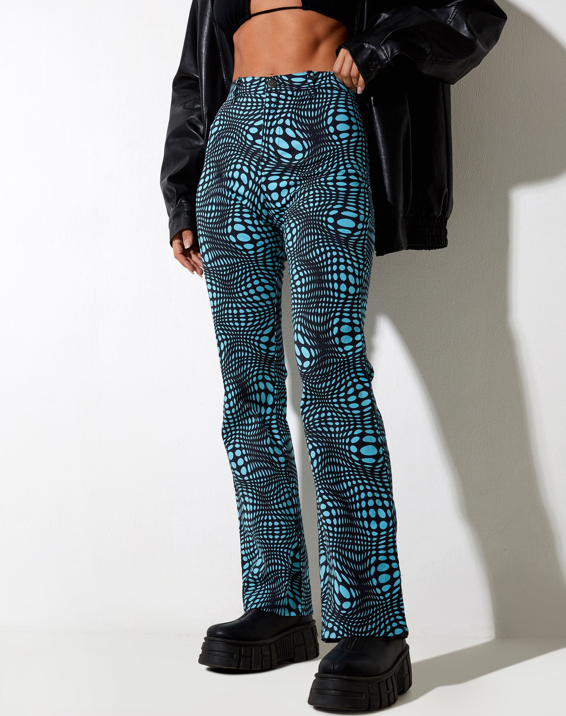 Imagen de Zoven Flare Trouser en Optic Polka Blue